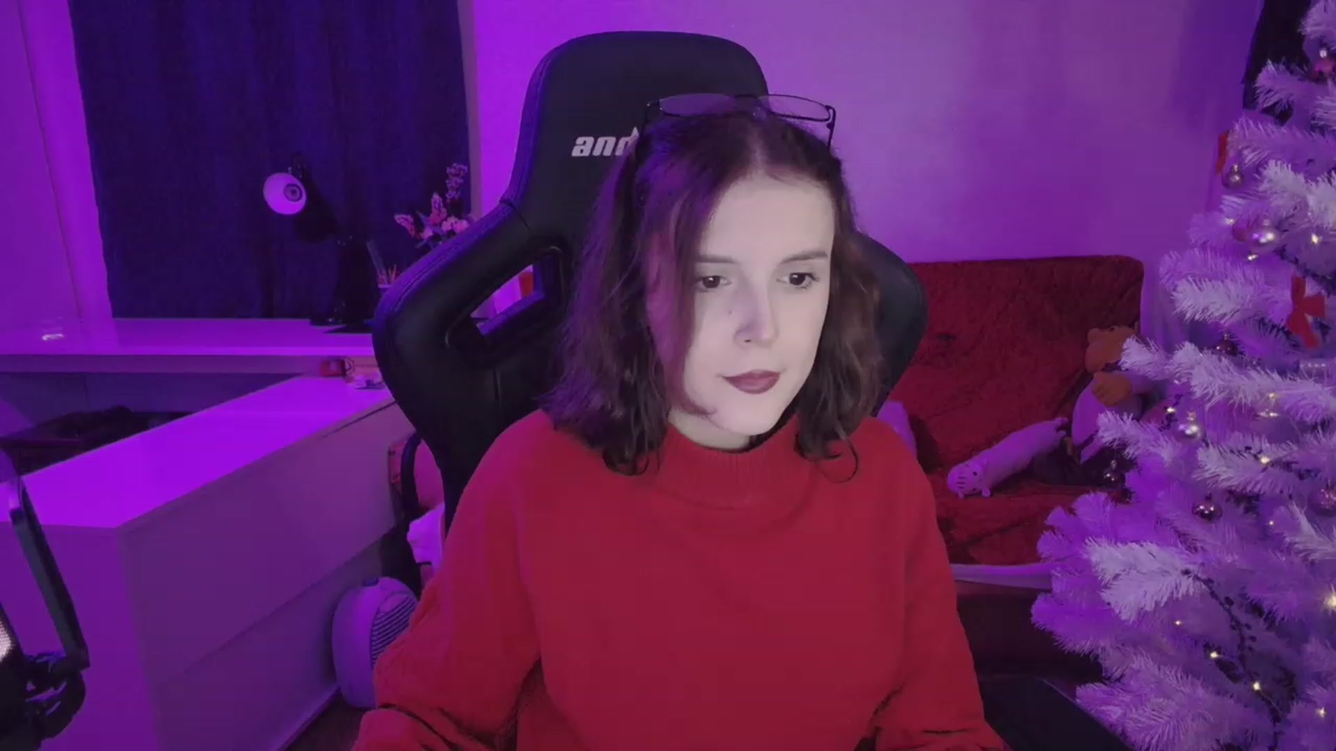 Gallery image thumbnail from crybabyKys's myfreecams stream on, 12/25/2023, 20:32 image 19 of 20