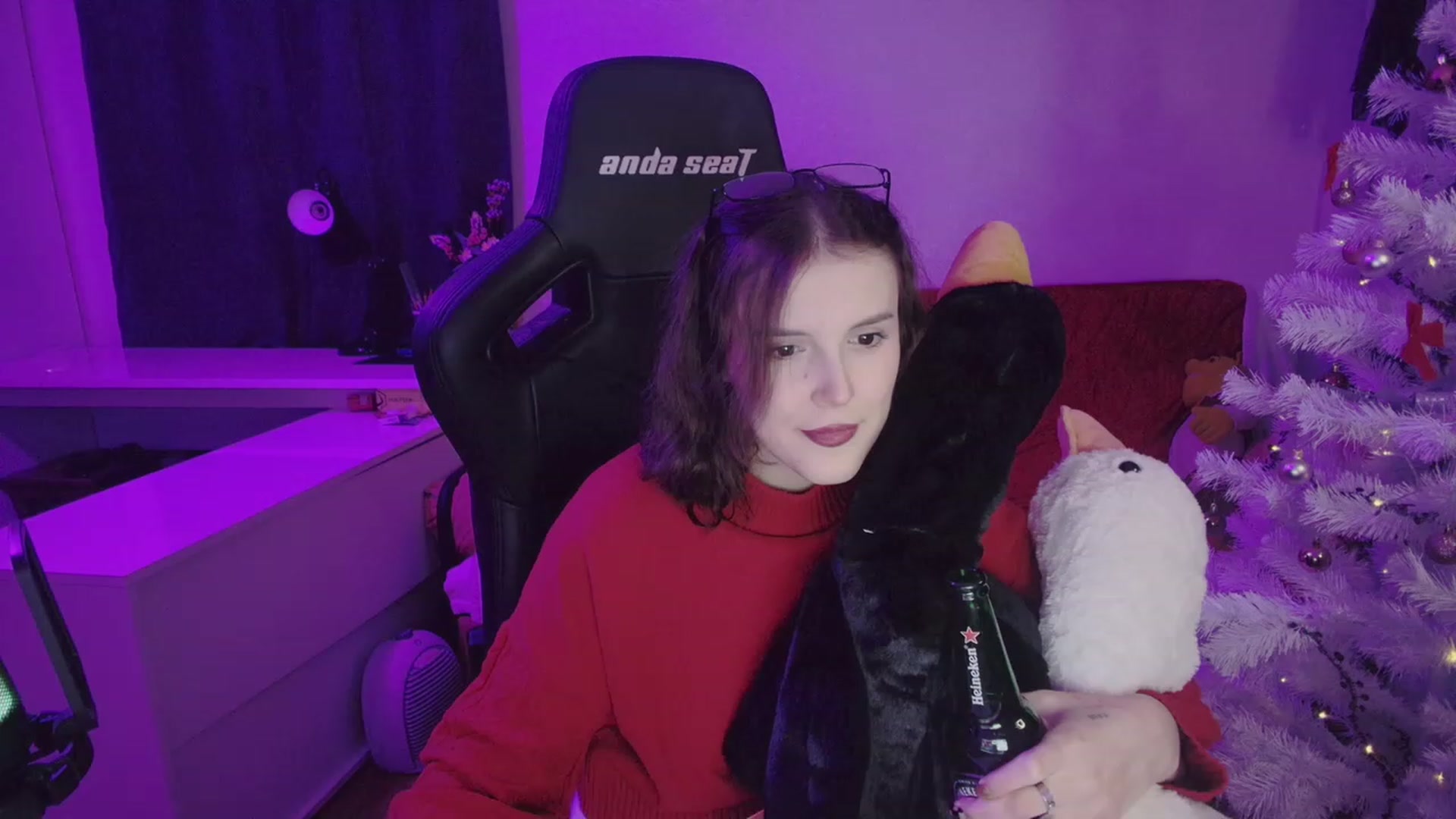 Gallery image thumbnail from crybabyKys's myfreecams stream on, 12/25/2023, 20:32 image 16 of 20