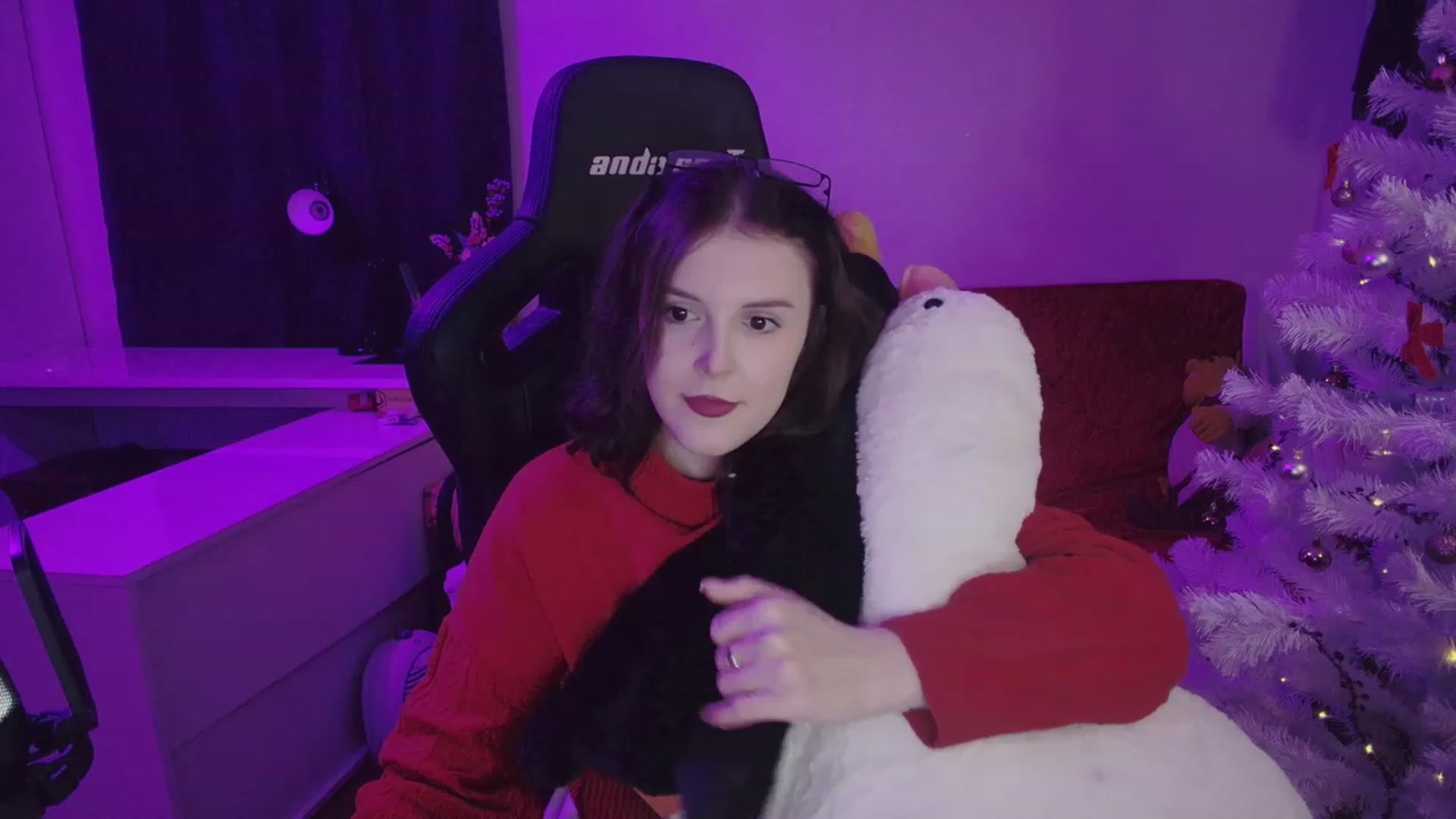 Gallery image thumbnail from crybabyKys's myfreecams stream on, 12/25/2023, 20:32 image 12 of 20