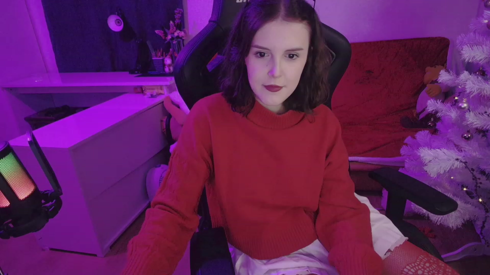 Gallery image thumbnail from crybabyKys's myfreecams stream on, 12/25/2023, 20:32 image 7 of 20
