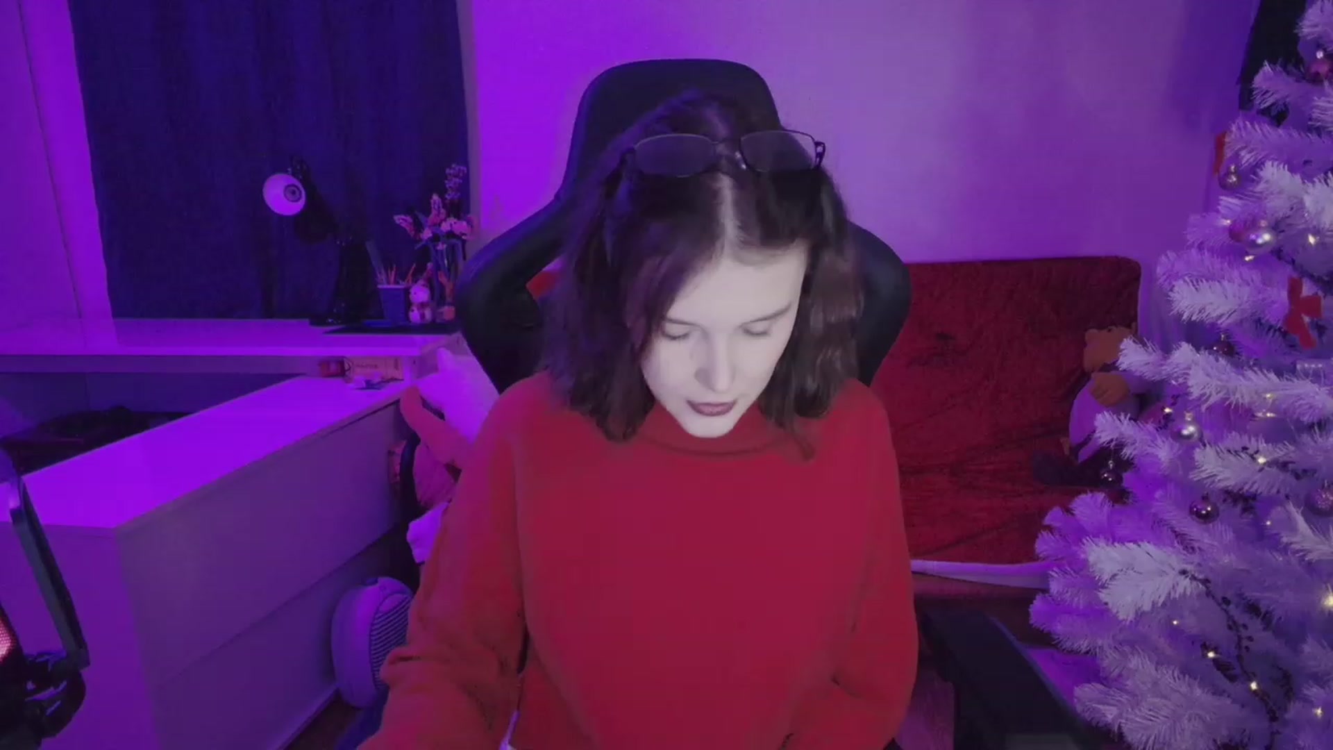 Gallery image thumbnail from crybabyKys's myfreecams stream on, 12/25/2023, 20:32 image 11 of 20