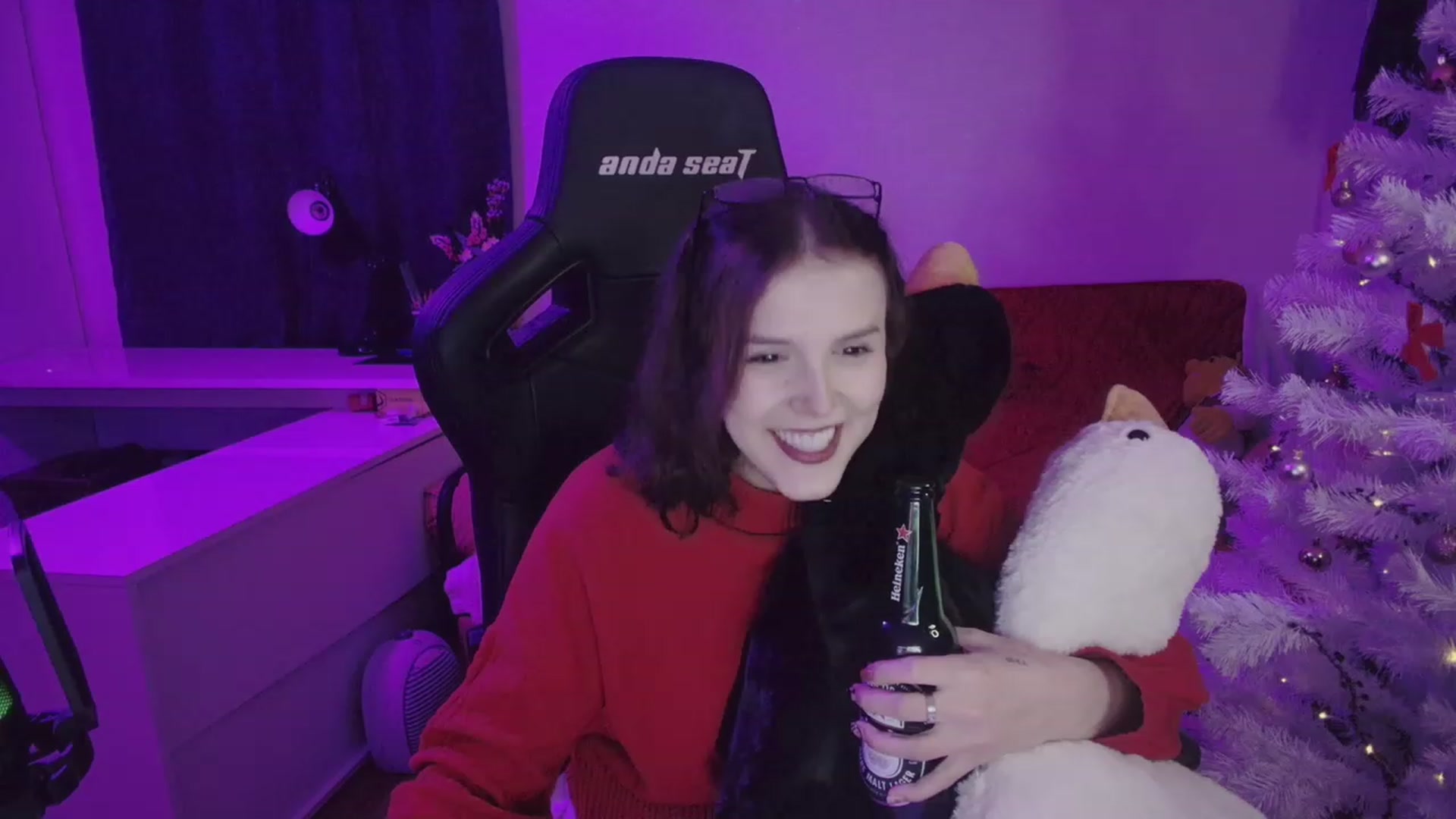 Gallery image thumbnail from crybabyKys's myfreecams stream on, 12/25/2023, 20:32 image 14 of 20