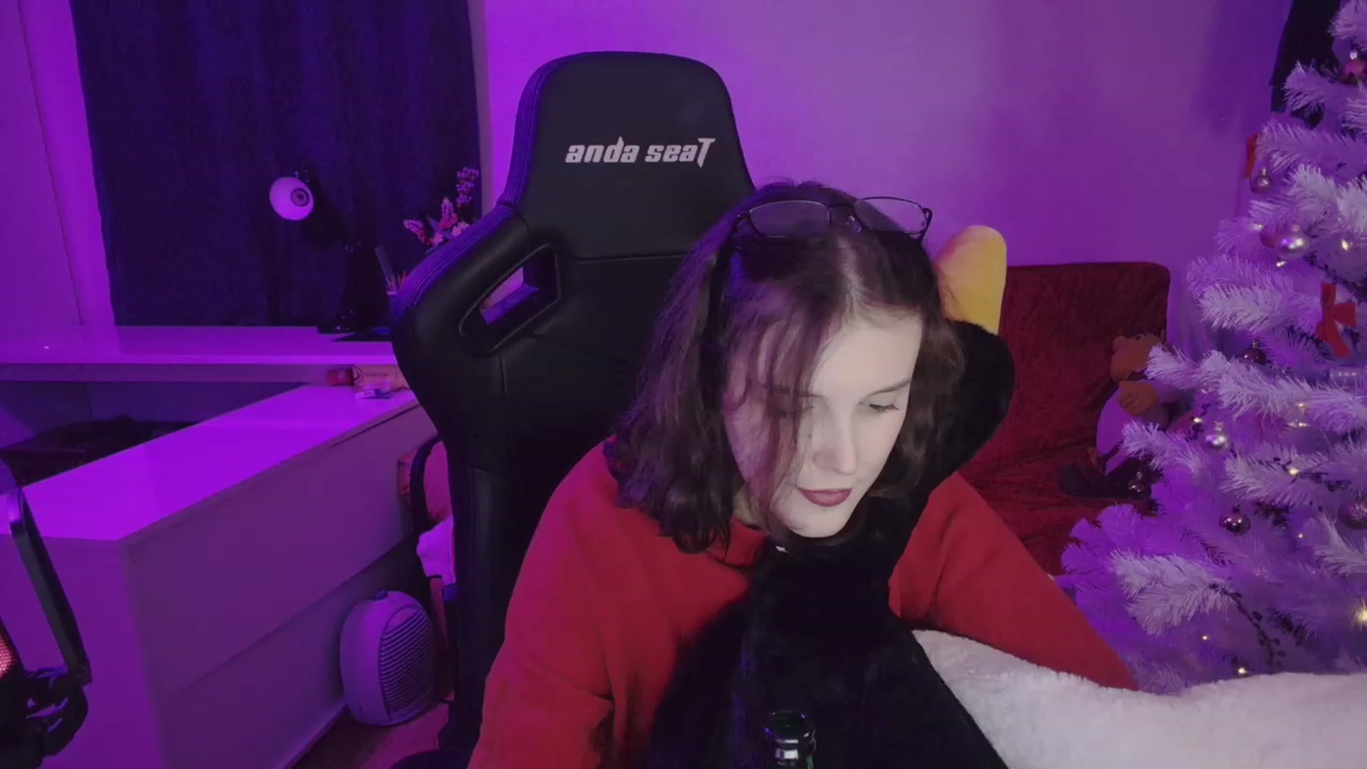 Gallery image thumbnail from crybabyKys's myfreecams stream on, 12/25/2023, 20:32 image 18 of 20