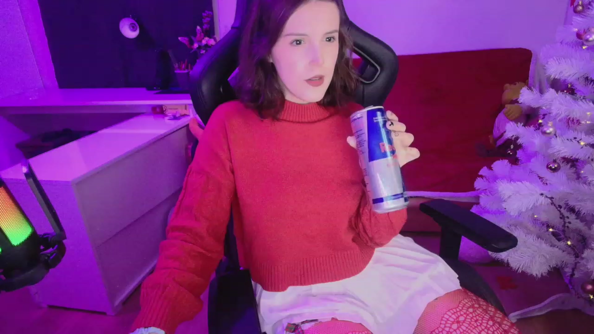 Gallery image thumbnail from crybabyKys's myfreecams stream on, 12/25/2023, 20:32 image 6 of 20