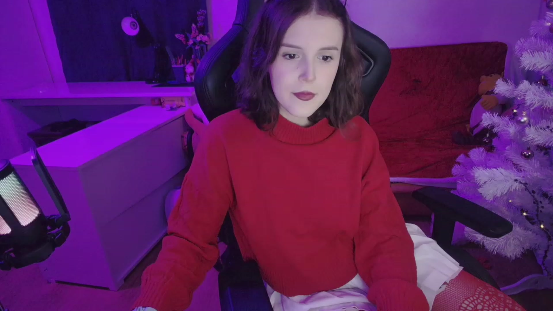 Gallery image thumbnail from crybabyKys's myfreecams stream on, 12/25/2023, 20:32 image 8 of 20