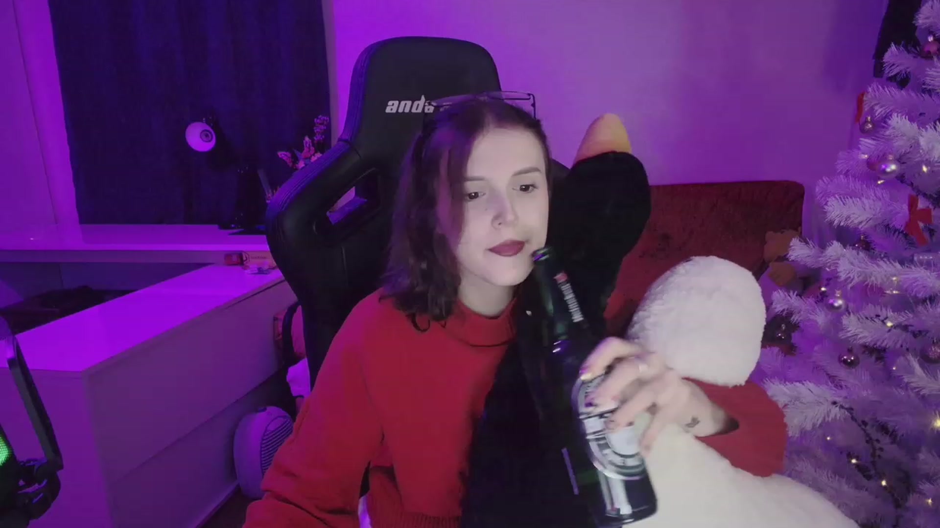Gallery image thumbnail from crybabyKys's myfreecams stream on, 12/25/2023, 20:32 image 13 of 20