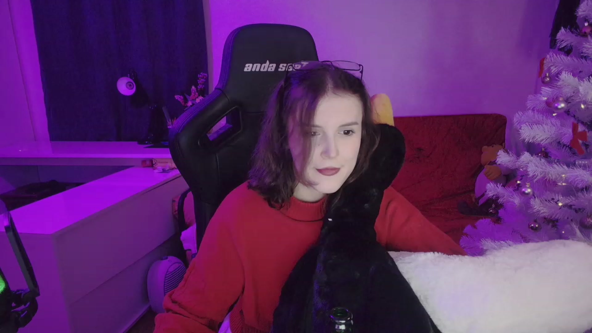 Gallery image thumbnail from crybabyKys's myfreecams stream on, 12/25/2023, 20:32 image 17 of 20