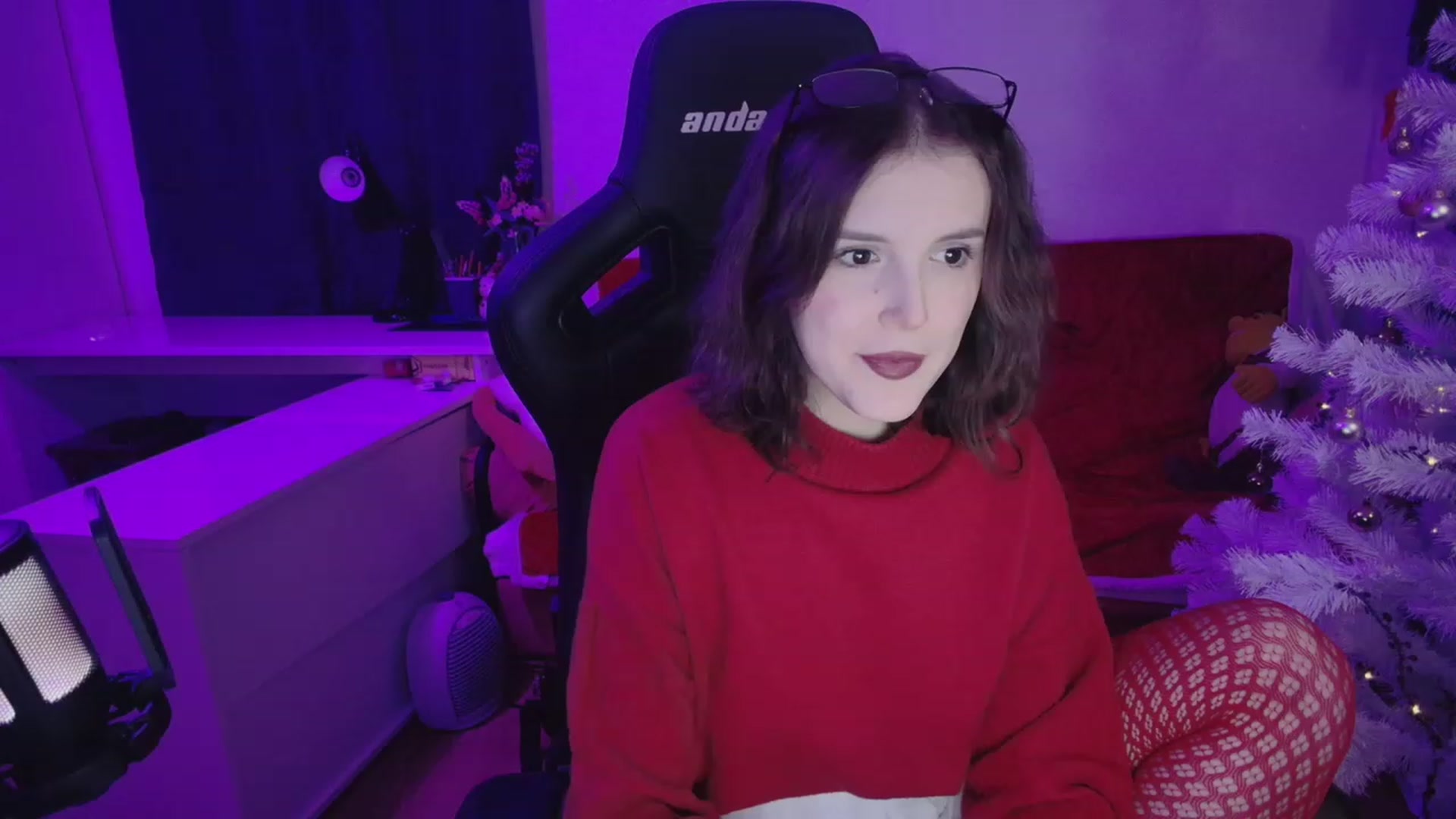 Gallery image thumbnail from crybabyKys's myfreecams stream on, 12/25/2023, 20:32 image 1 of 20