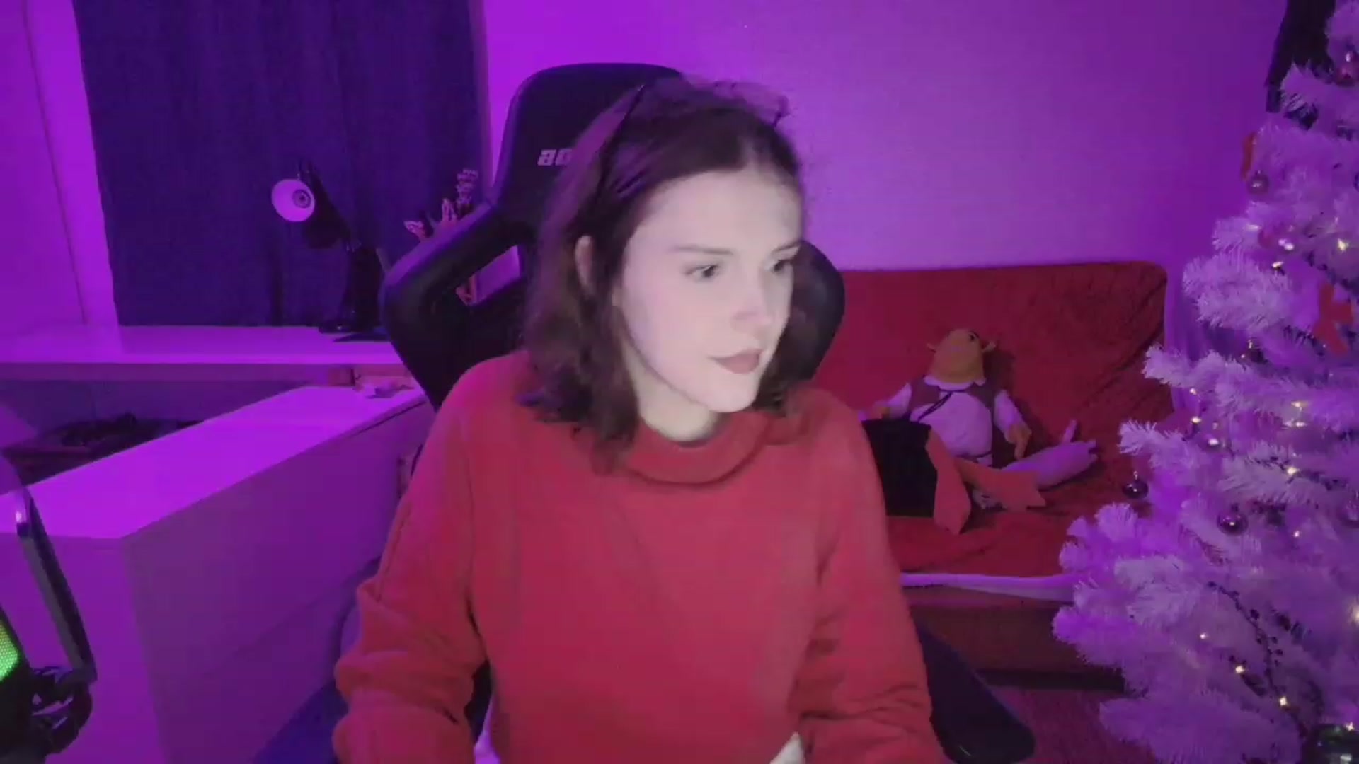 Gallery image thumbnail from crybabyKys's myfreecams stream on, 12/25/2023, 22:10 image 15 of 20