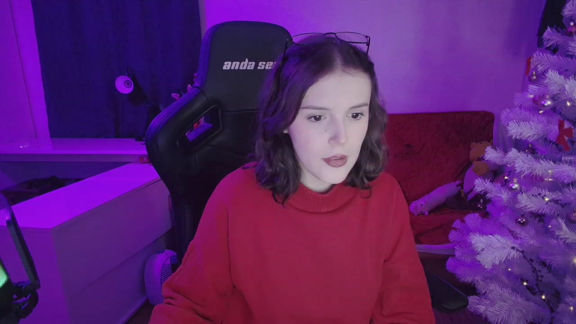 Gallery image thumbnail from crybabyKys's myfreecams stream on, 12/25/2023, 22:10 image 6 of 20