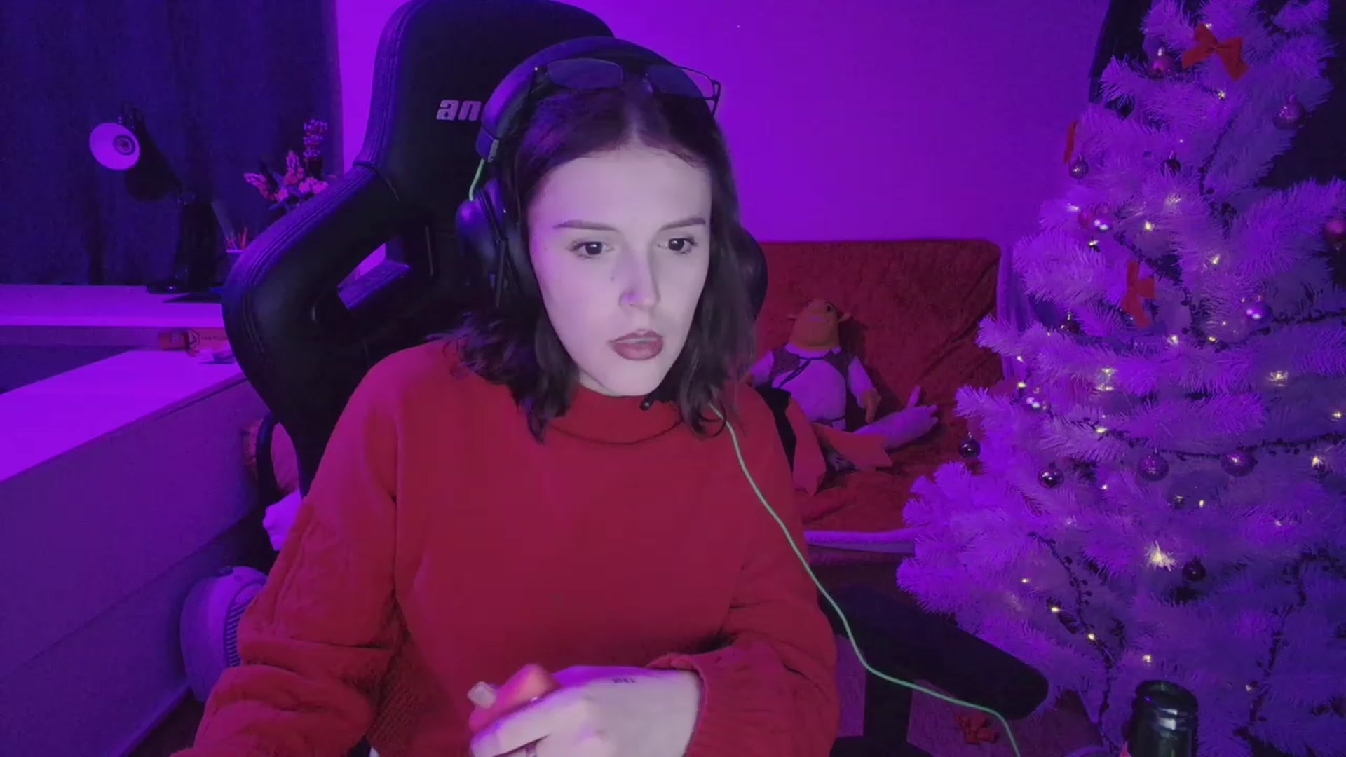 Gallery image thumbnail from crybabyKys's myfreecams stream on, 12/25/2023, 22:10 image 19 of 20