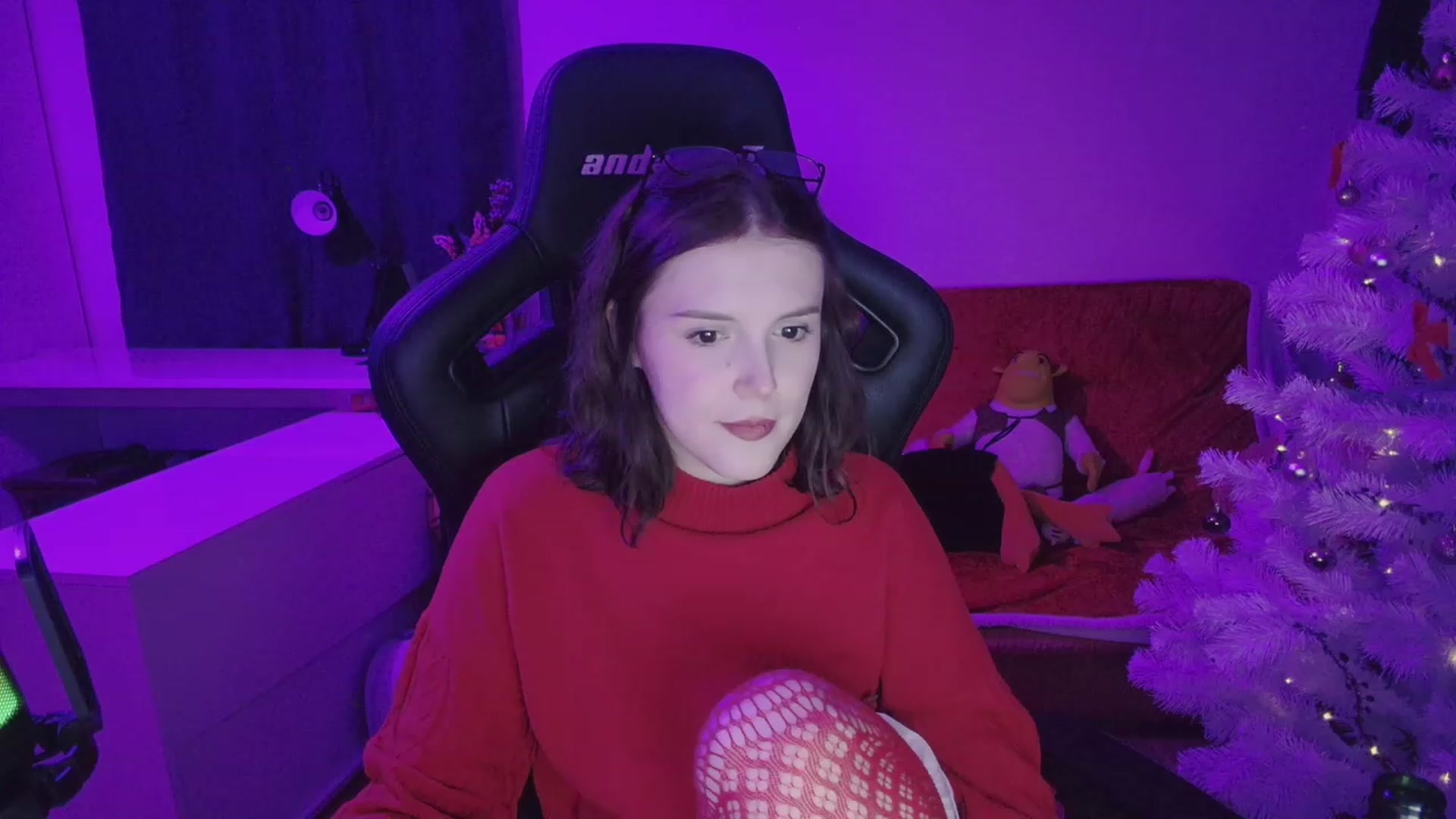 Gallery image thumbnail from crybabyKys's myfreecams stream on, 12/25/2023, 22:10 image 16 of 20