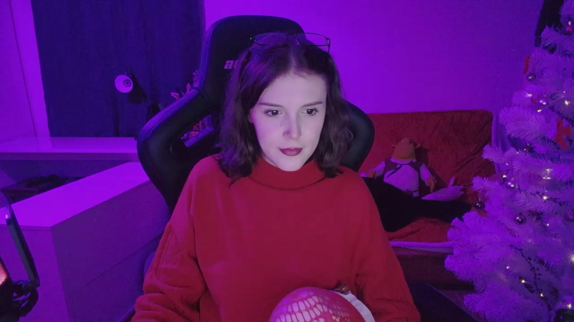 Gallery image thumbnail from crybabyKys's myfreecams stream on, 12/25/2023, 22:10 image 12 of 20