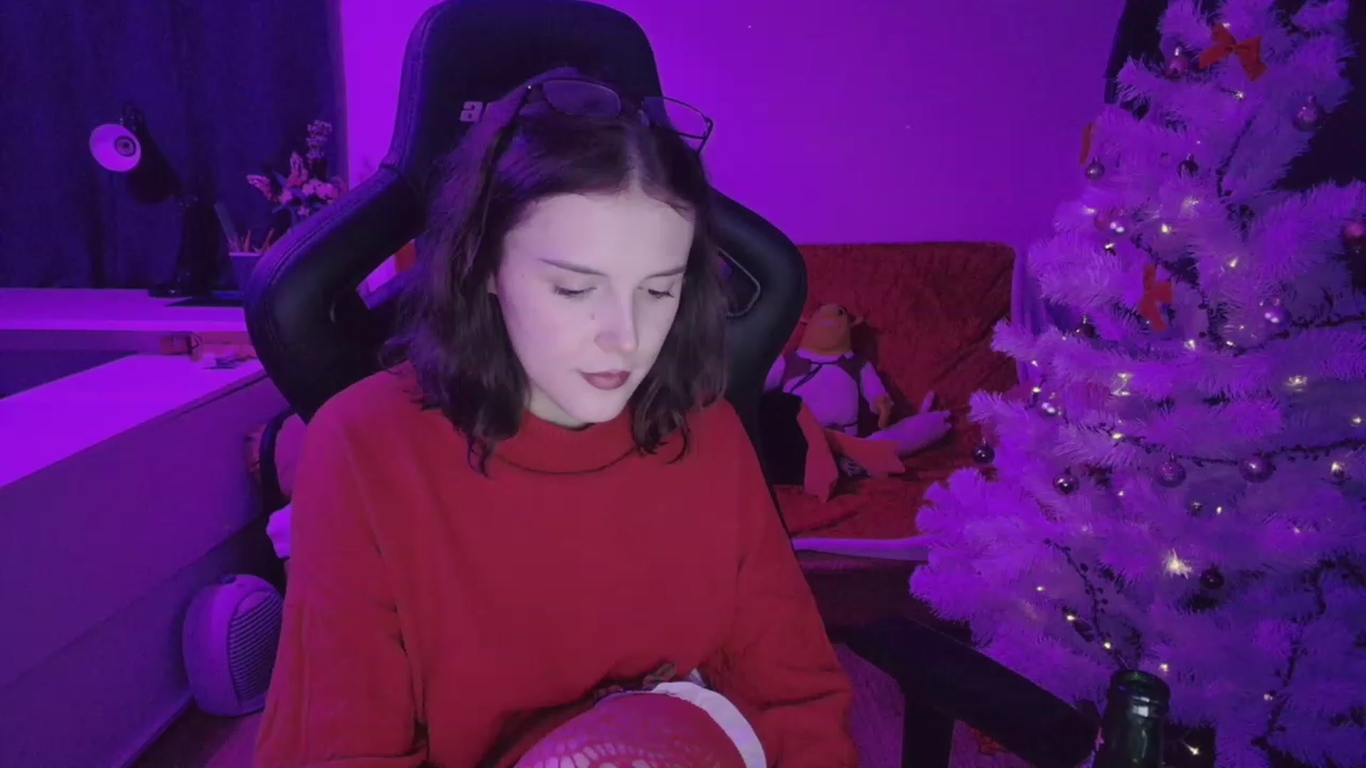Gallery image thumbnail from crybabyKys's myfreecams stream on, 12/25/2023, 22:10 image 17 of 20