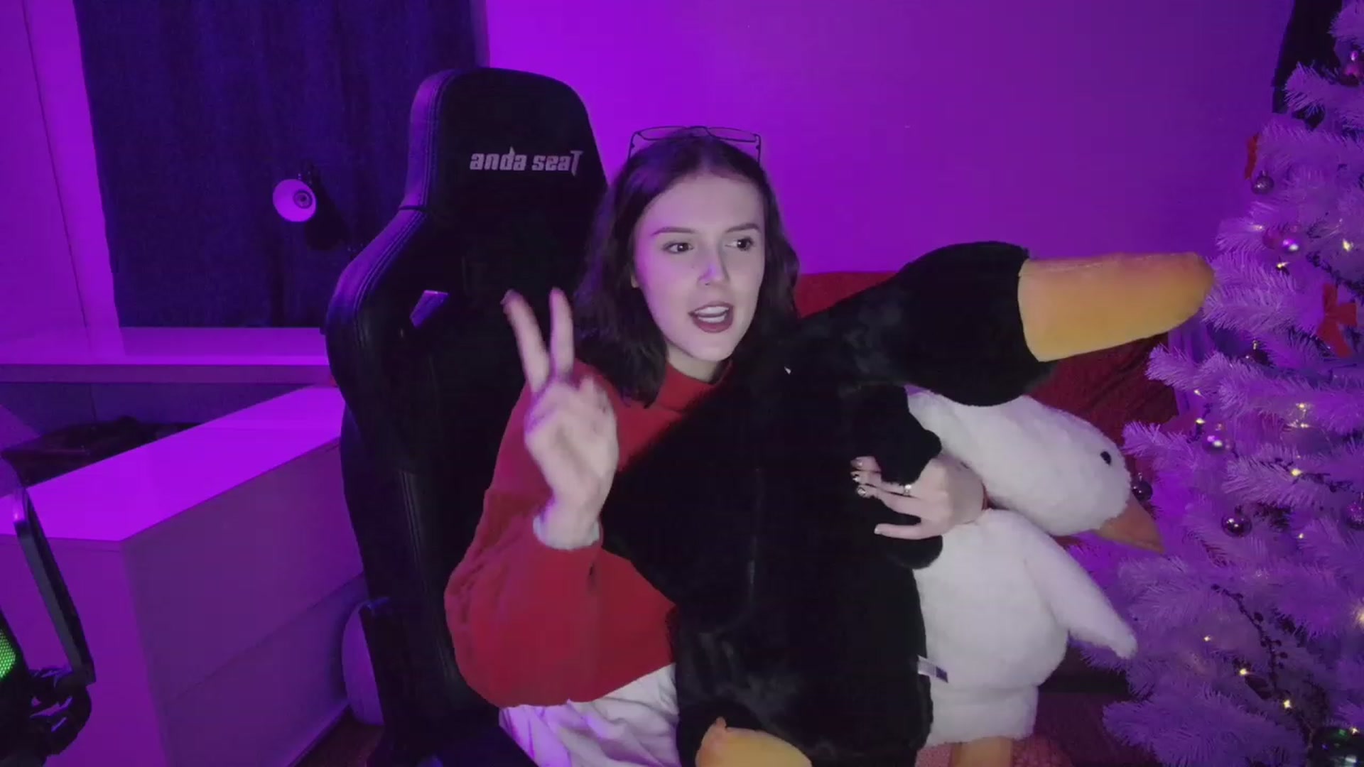 Gallery image thumbnail from crybabyKys's myfreecams stream on, 12/25/2023, 22:10 image 14 of 20