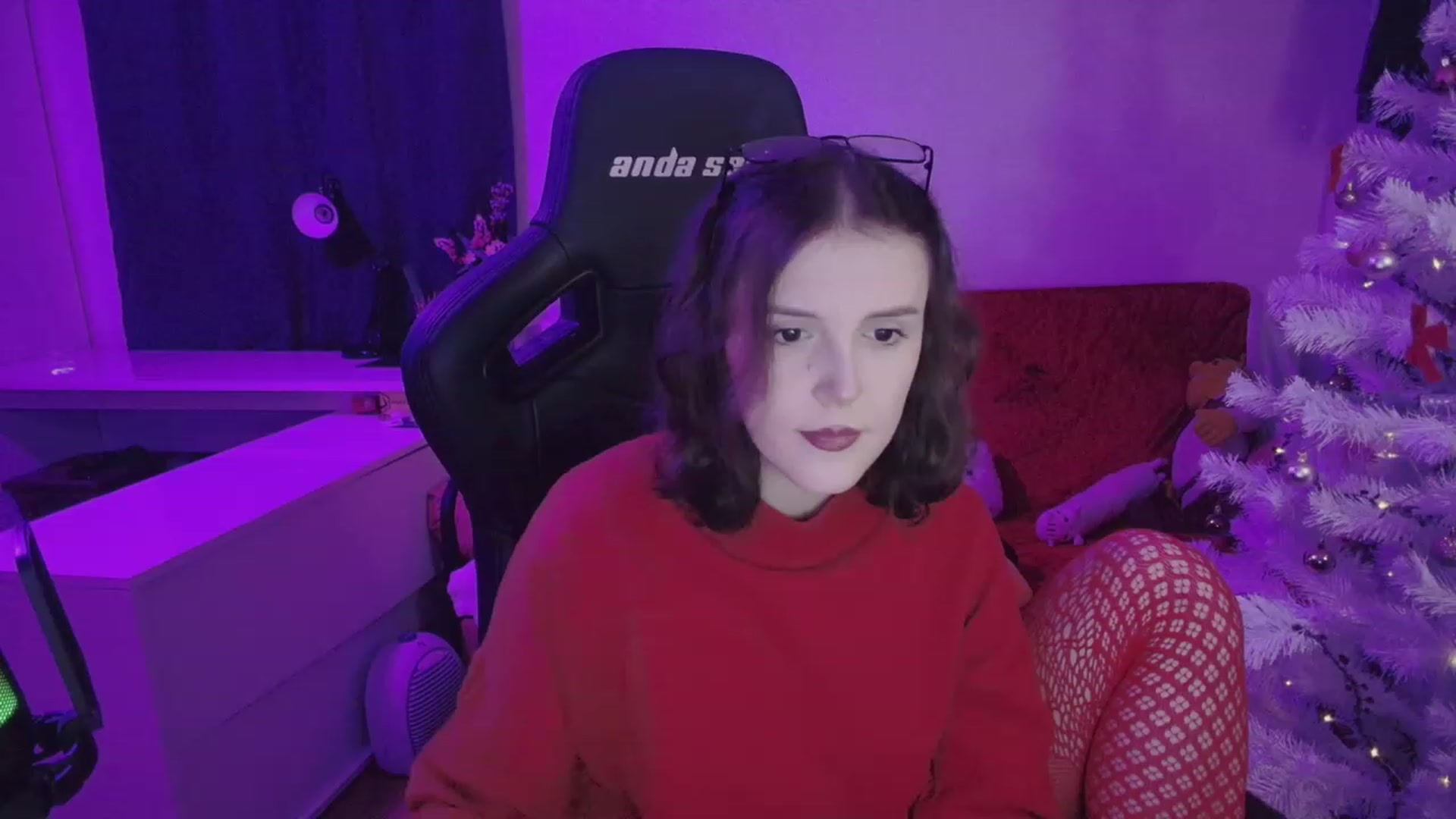 Gallery image thumbnail from crybabyKys's myfreecams stream on, 12/25/2023, 22:10 image 3 of 20