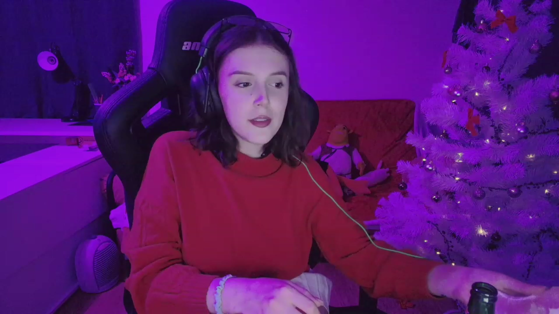 Gallery image thumbnail from crybabyKys's myfreecams stream on, 12/25/2023, 22:10 image 20 of 20