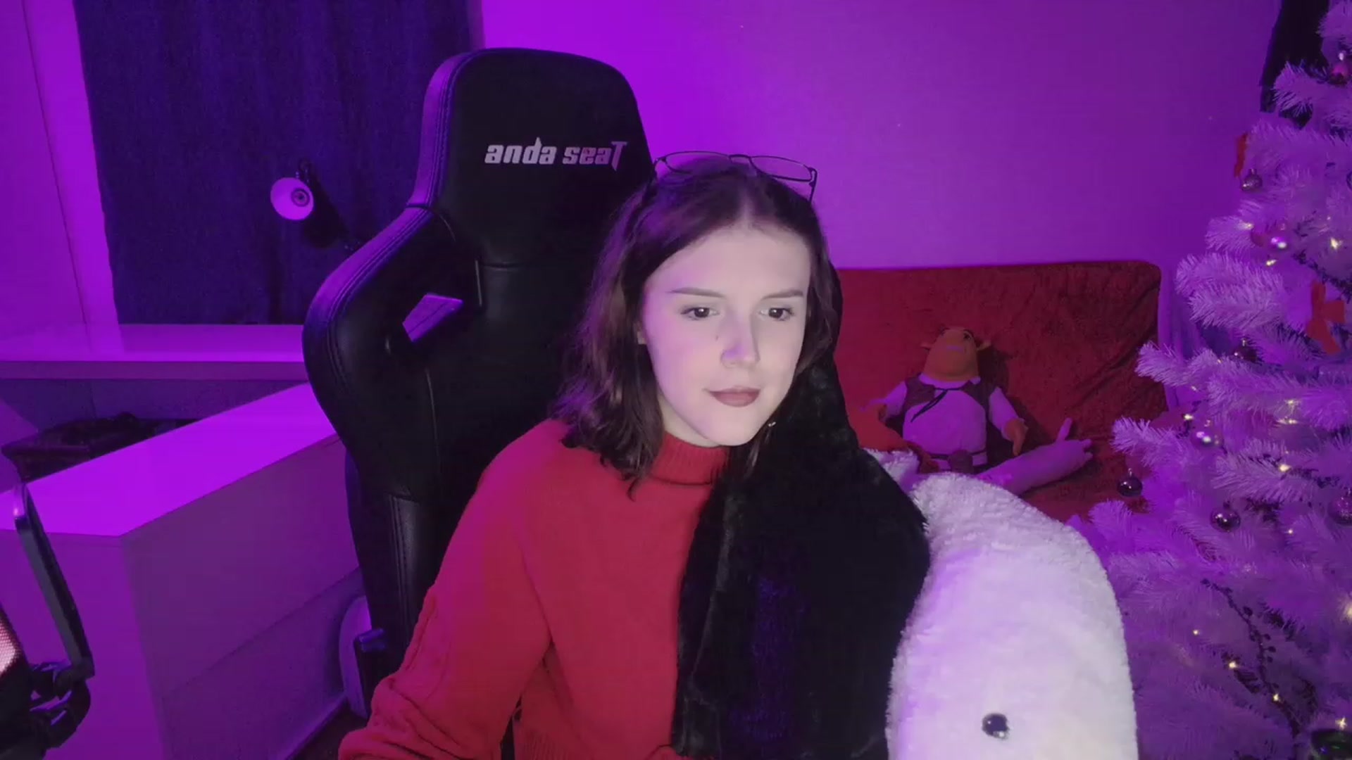 Gallery image thumbnail from crybabyKys's myfreecams stream on, 12/25/2023, 22:10 image 10 of 20