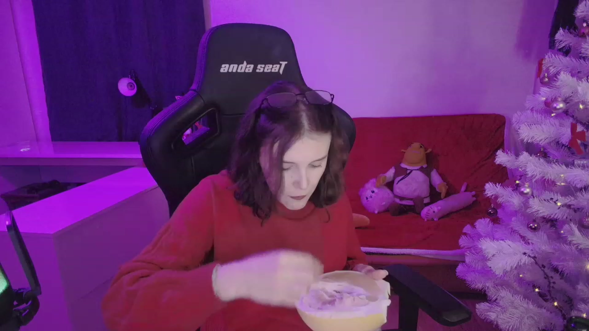 Gallery image thumbnail from crybabyKys's myfreecams stream on, 12/25/2023, 22:10 image 7 of 20