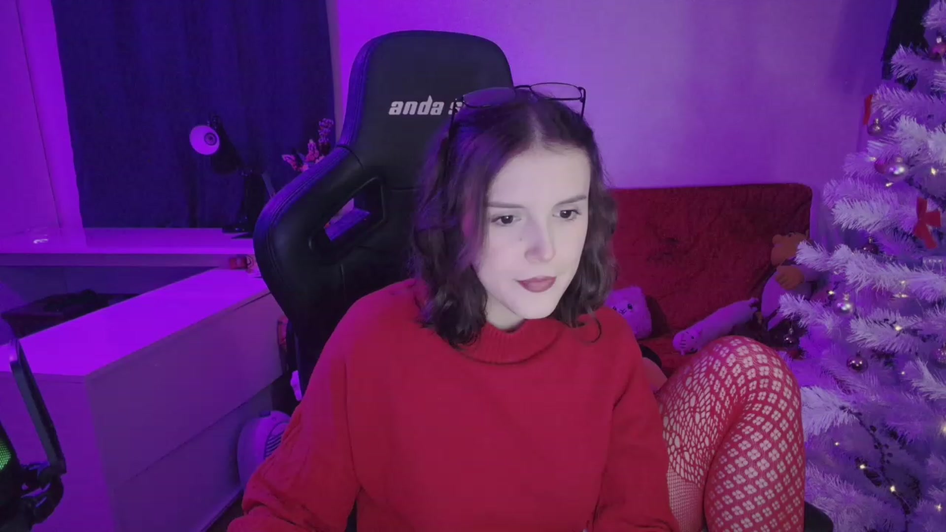 Gallery image thumbnail from crybabyKys's myfreecams stream on, 12/25/2023, 22:10 image 2 of 20