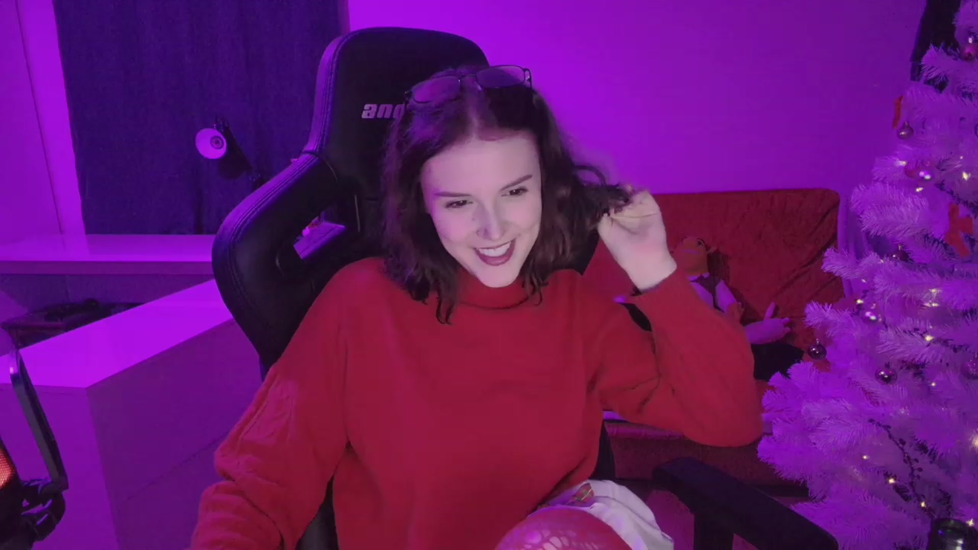 Gallery image thumbnail from crybabyKys's myfreecams stream on, 12/25/2023, 22:10 image 13 of 20