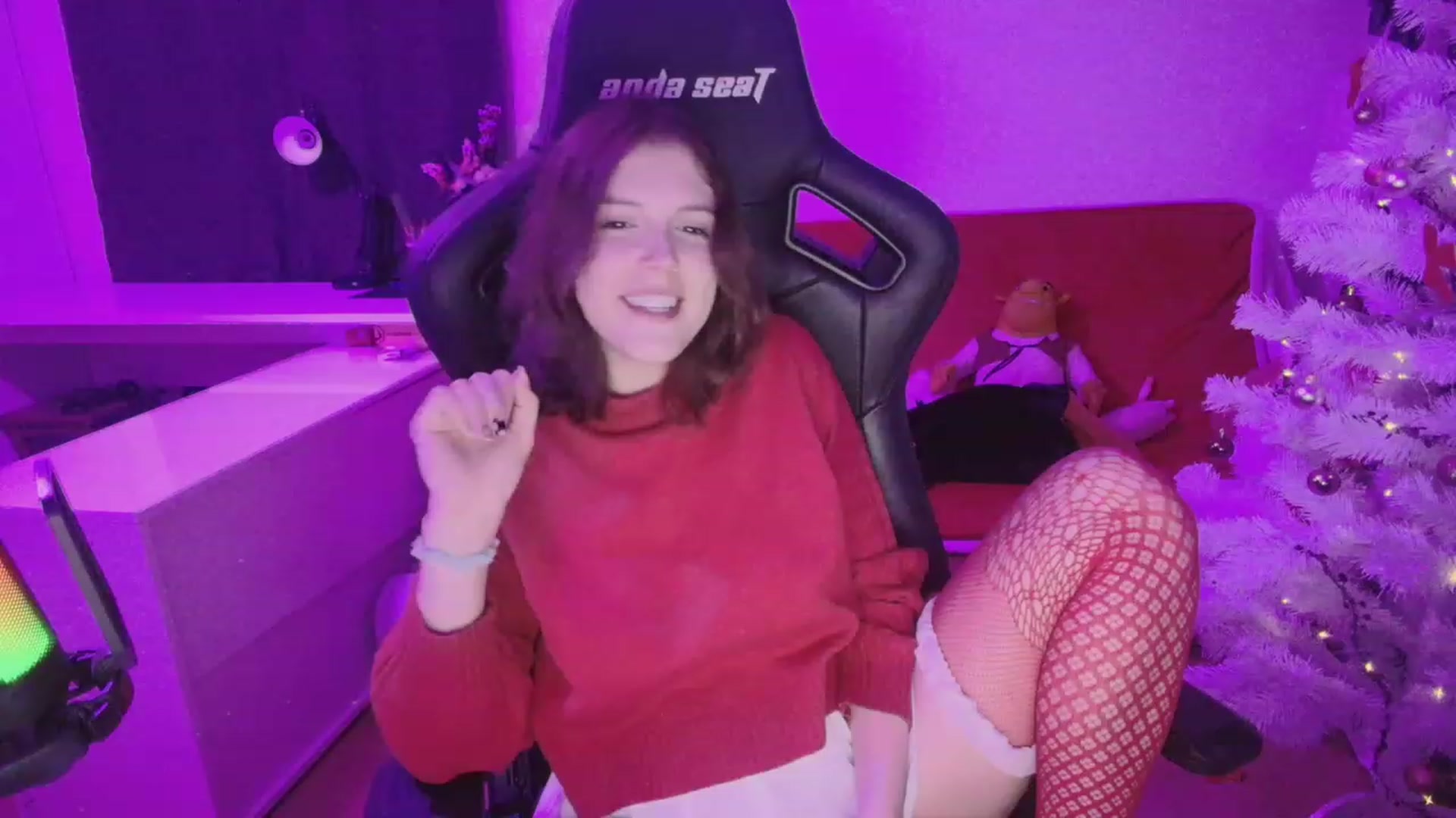 Gallery image thumbnail from crybabyKys's myfreecams stream on, 12/26/2023, 24:03 image 18 of 20