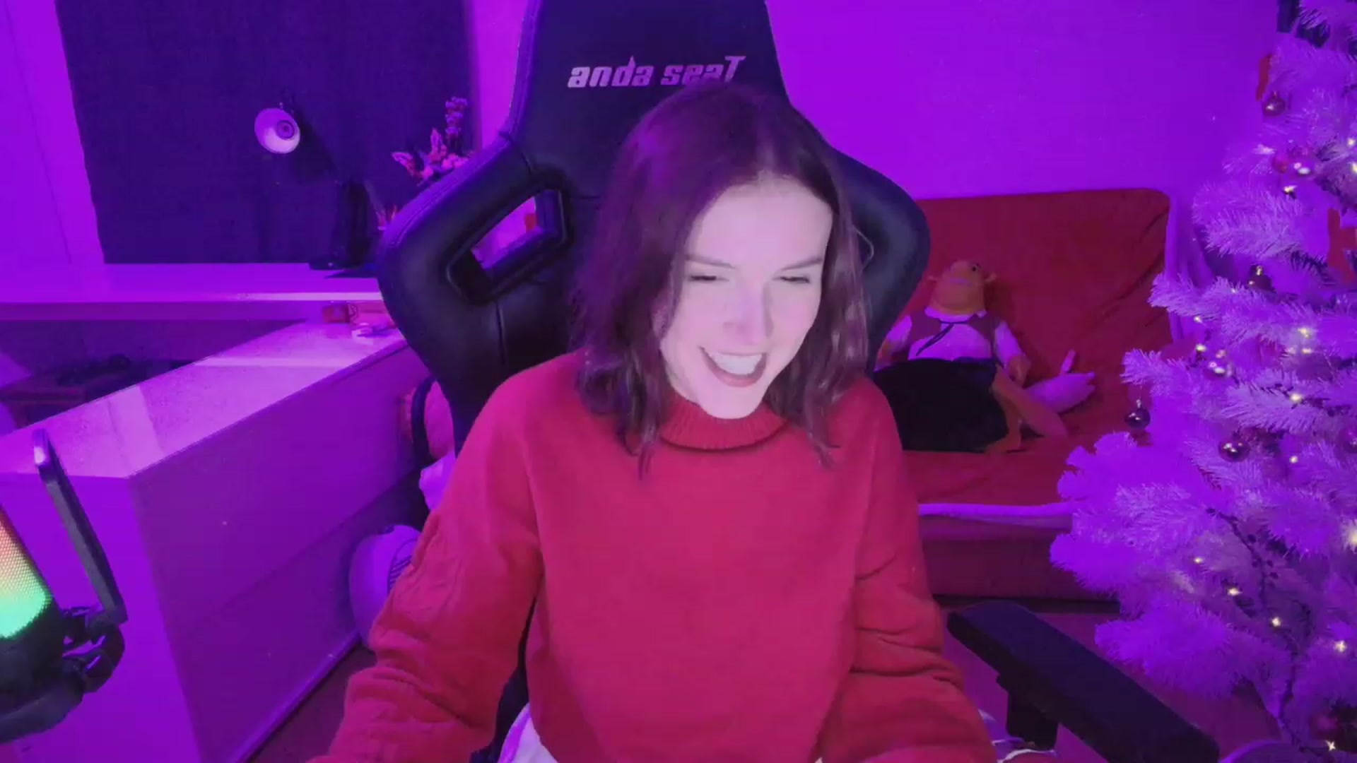 Gallery image thumbnail from crybabyKys's myfreecams stream on, 12/26/2023, 24:03 image 16 of 20