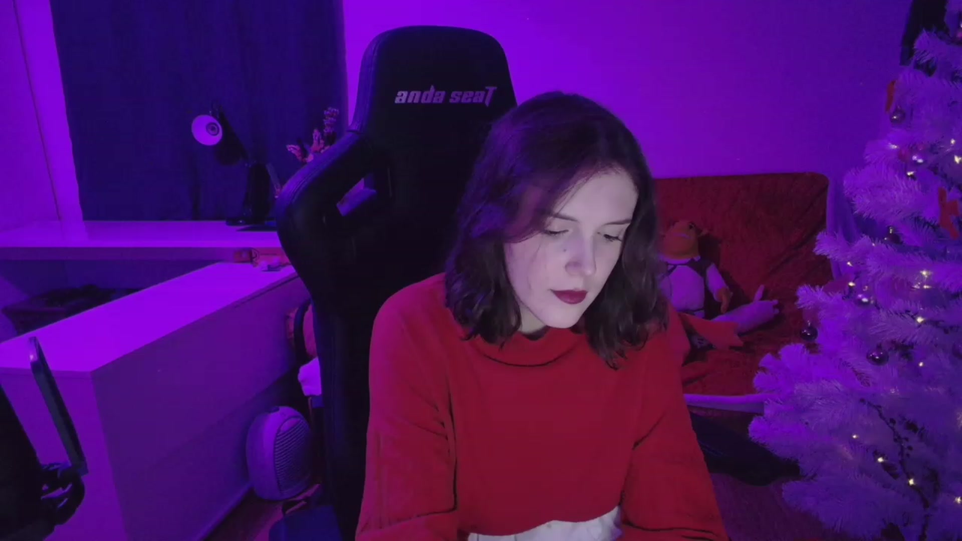 Gallery image thumbnail from crybabyKys's myfreecams stream on, 12/26/2023, 24:03 image 6 of 20