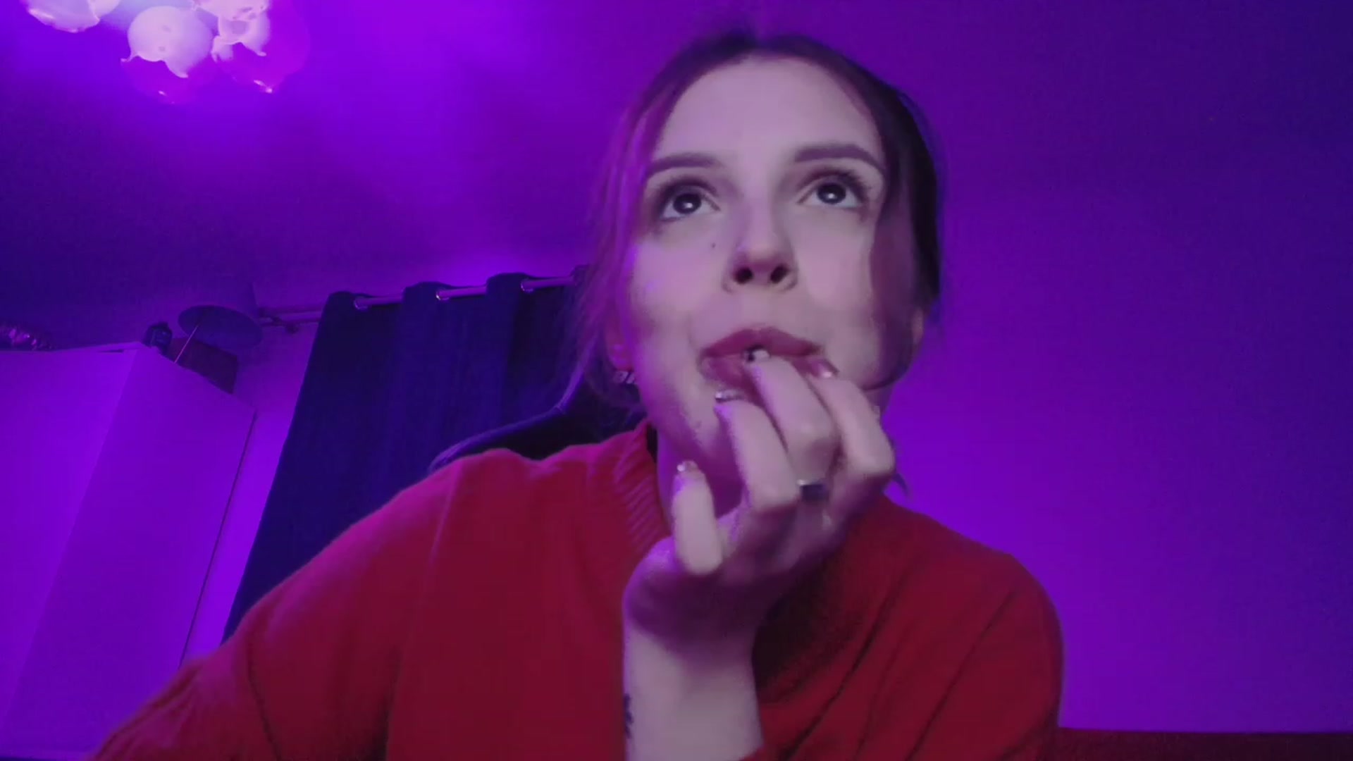 Gallery image thumbnail from crybabyKys's myfreecams stream on, 12/26/2023, 24:03 image 19 of 20