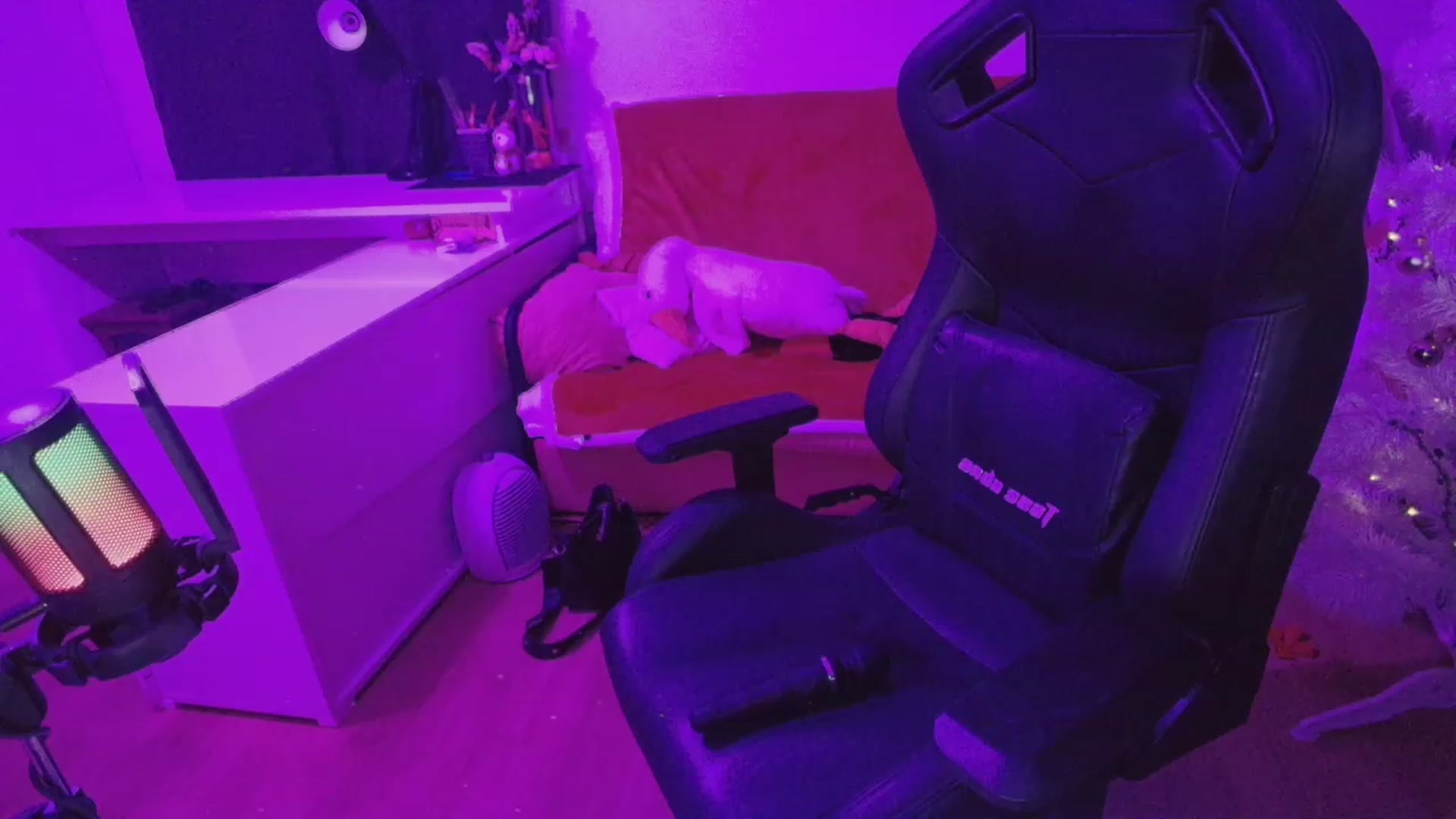 Gallery image thumbnail from crybabyKys's myfreecams stream on, 12/26/2023, 24:03 image 15 of 20