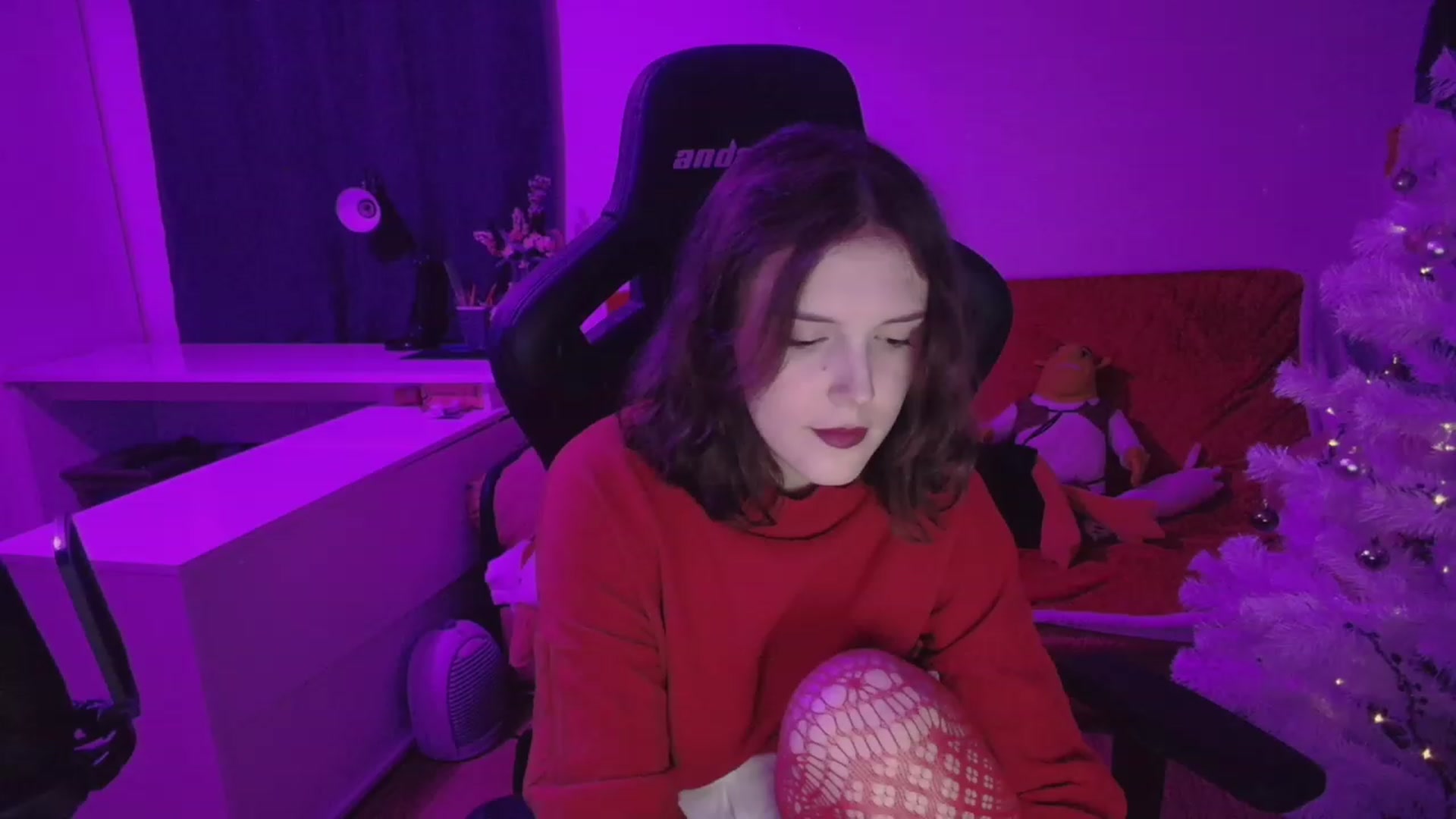 Gallery image thumbnail from crybabyKys's myfreecams stream on, 12/26/2023, 24:03 image 4 of 20