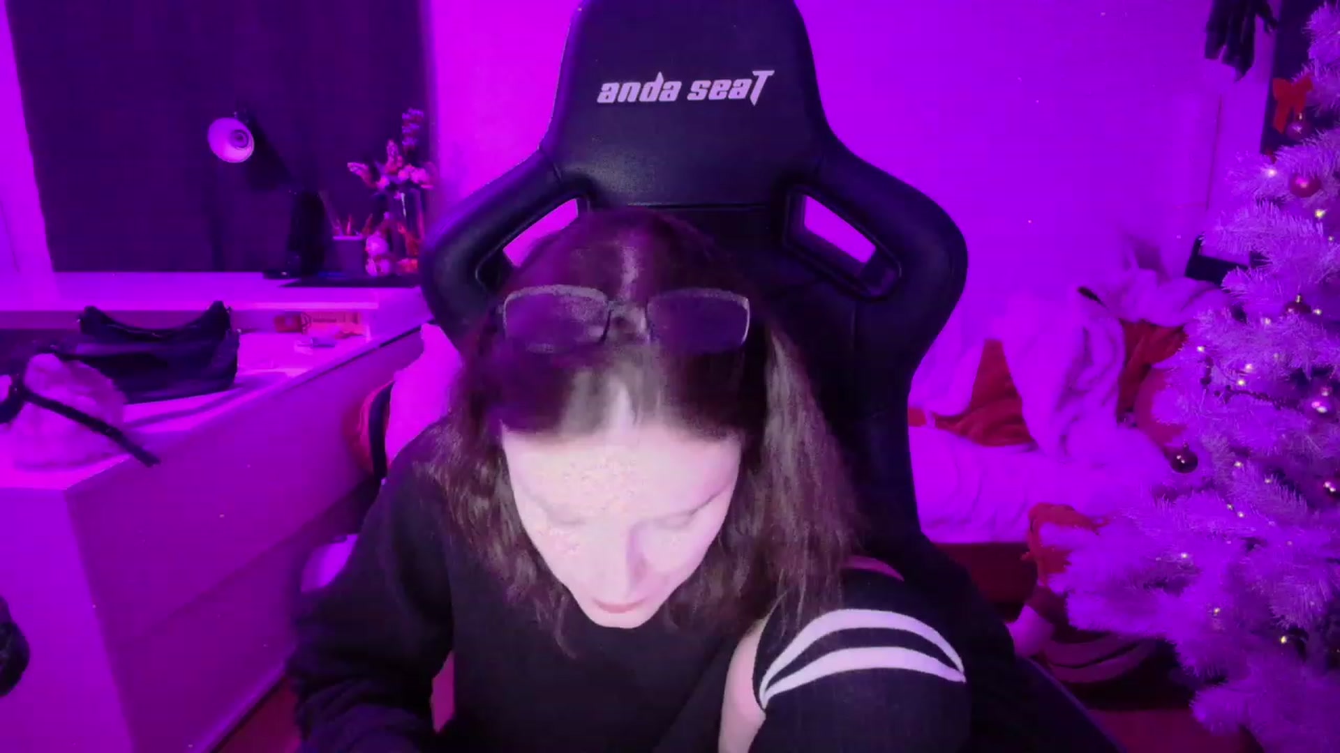 Gallery image thumbnail from crybabyKys's myfreecams stream on, 12/26/2023, 21:36 image 6 of 20