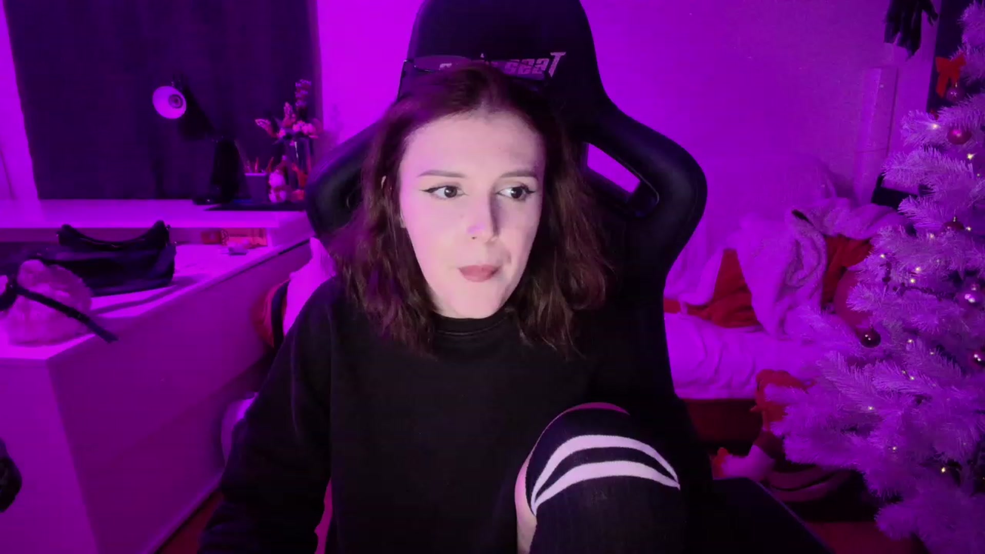 Gallery image thumbnail from crybabyKys's myfreecams stream on, 12/26/2023, 21:36 image 5 of 20