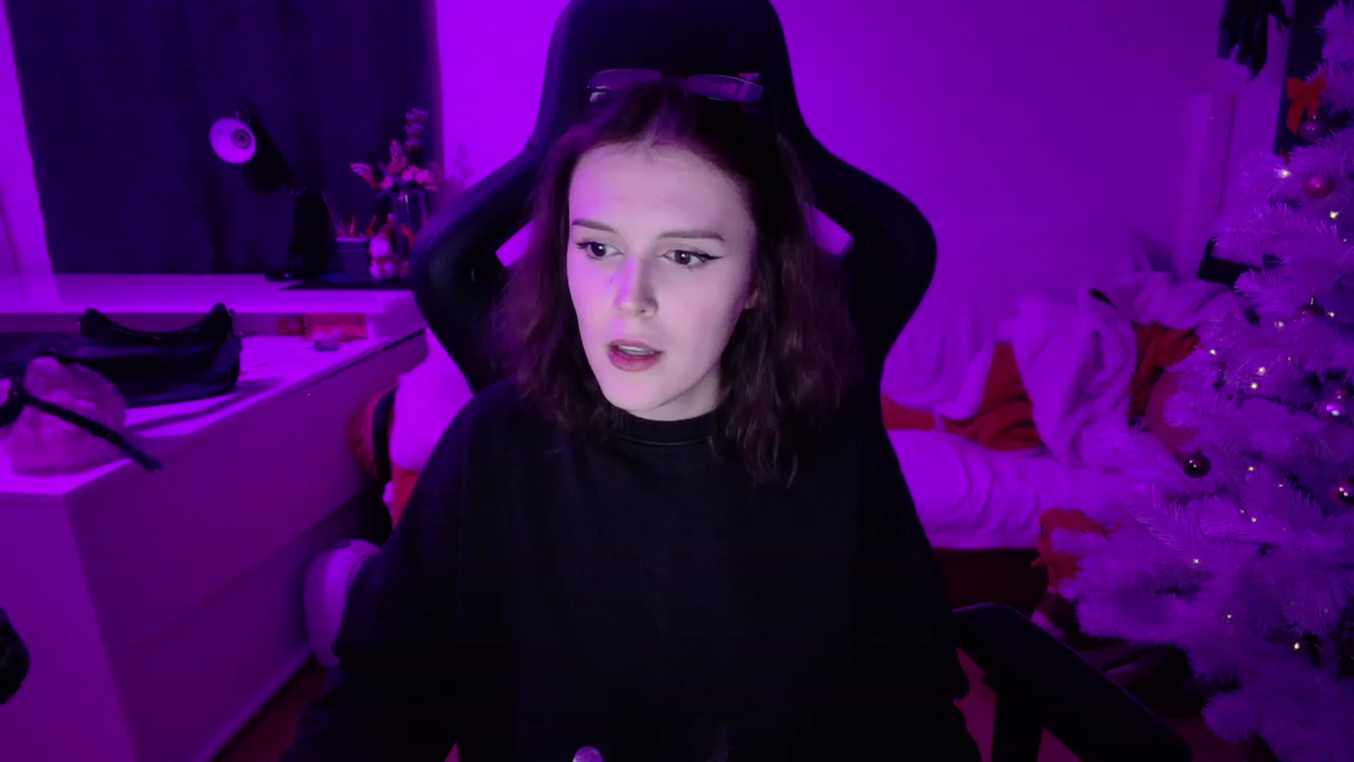 Gallery image thumbnail from crybabyKys's myfreecams stream on, 12/26/2023, 21:36 image 3 of 20