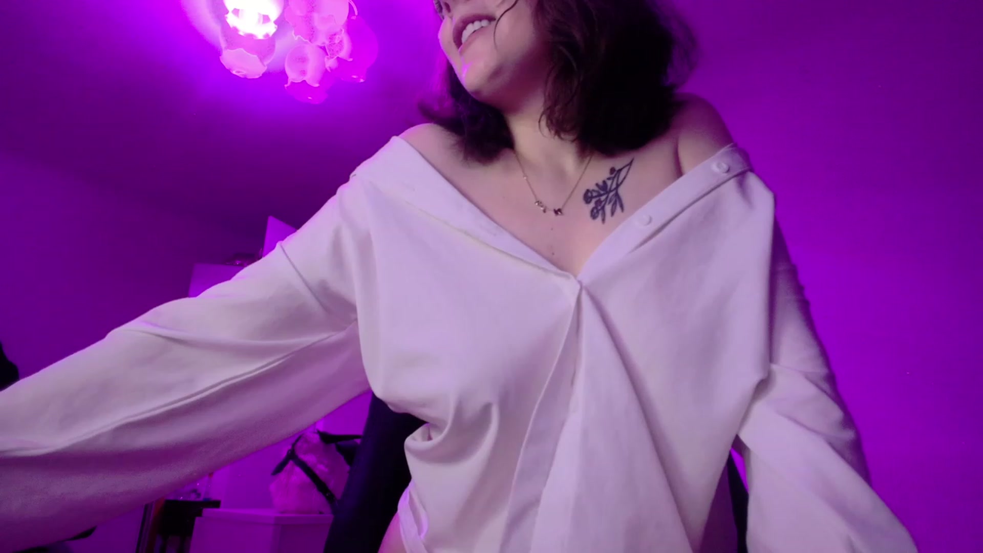 Gallery image thumbnail from crybabyKys's myfreecams stream on, 12/26/2023, 21:36 image 15 of 20