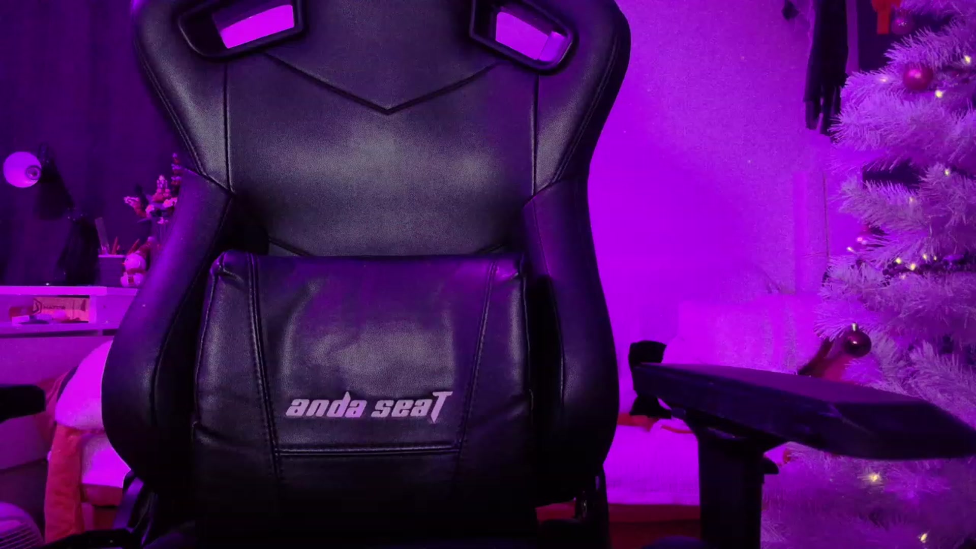 Gallery image thumbnail from crybabyKys's myfreecams stream on, 12/26/2023, 21:36 image 20 of 20