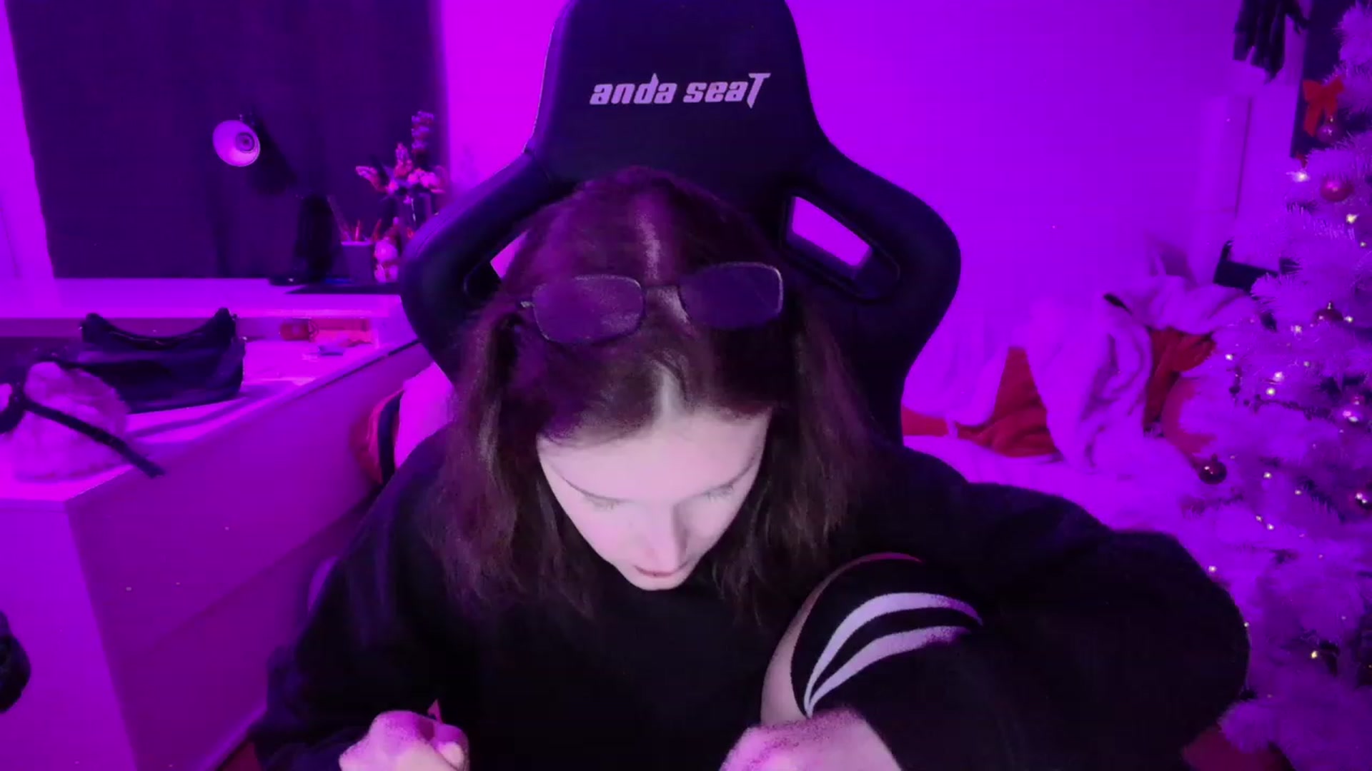 Gallery image thumbnail from crybabyKys's myfreecams stream on, 12/26/2023, 21:36 image 4 of 20