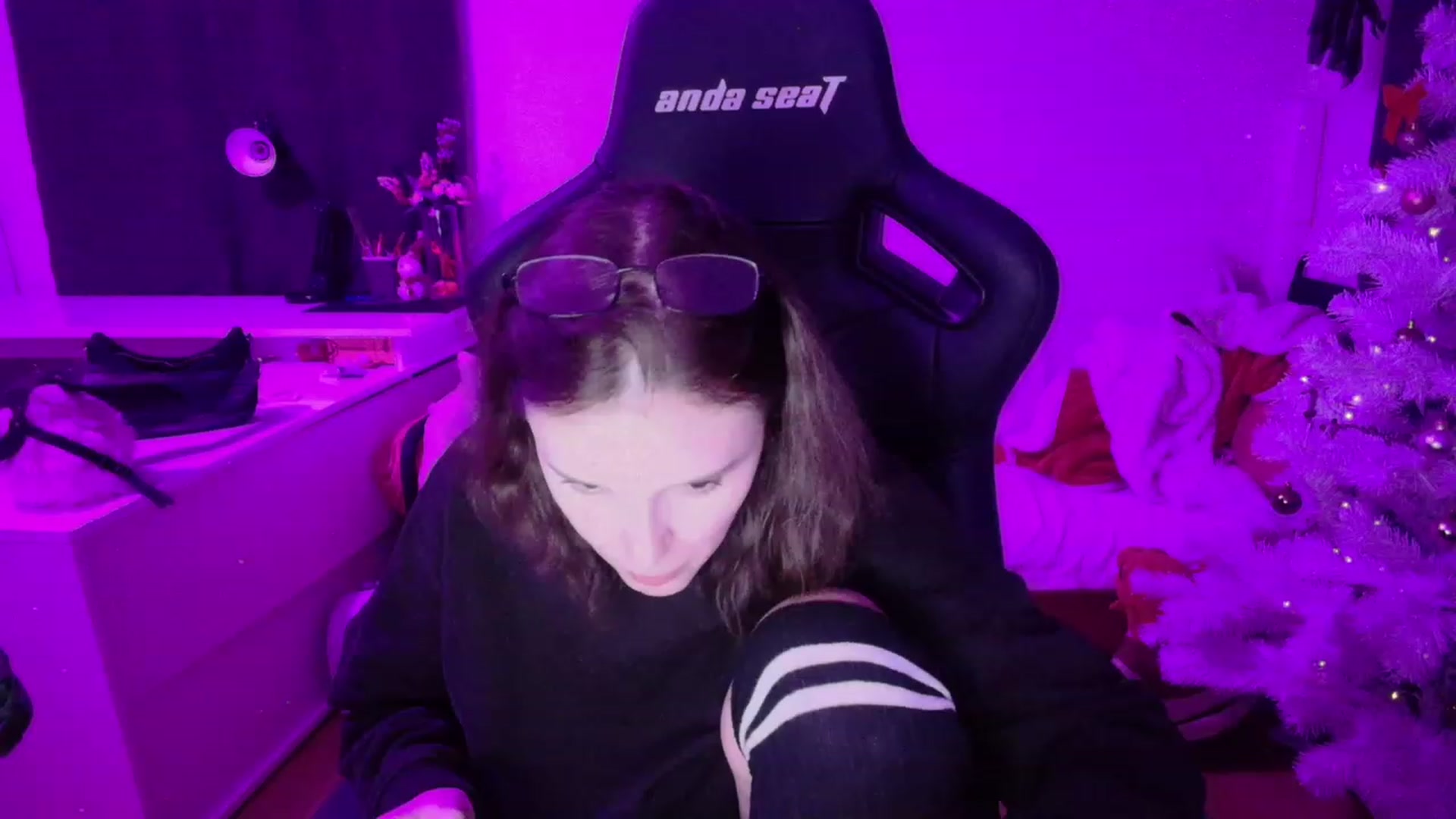 Gallery image thumbnail from crybabyKys's myfreecams stream on, 12/26/2023, 21:36 image 7 of 20