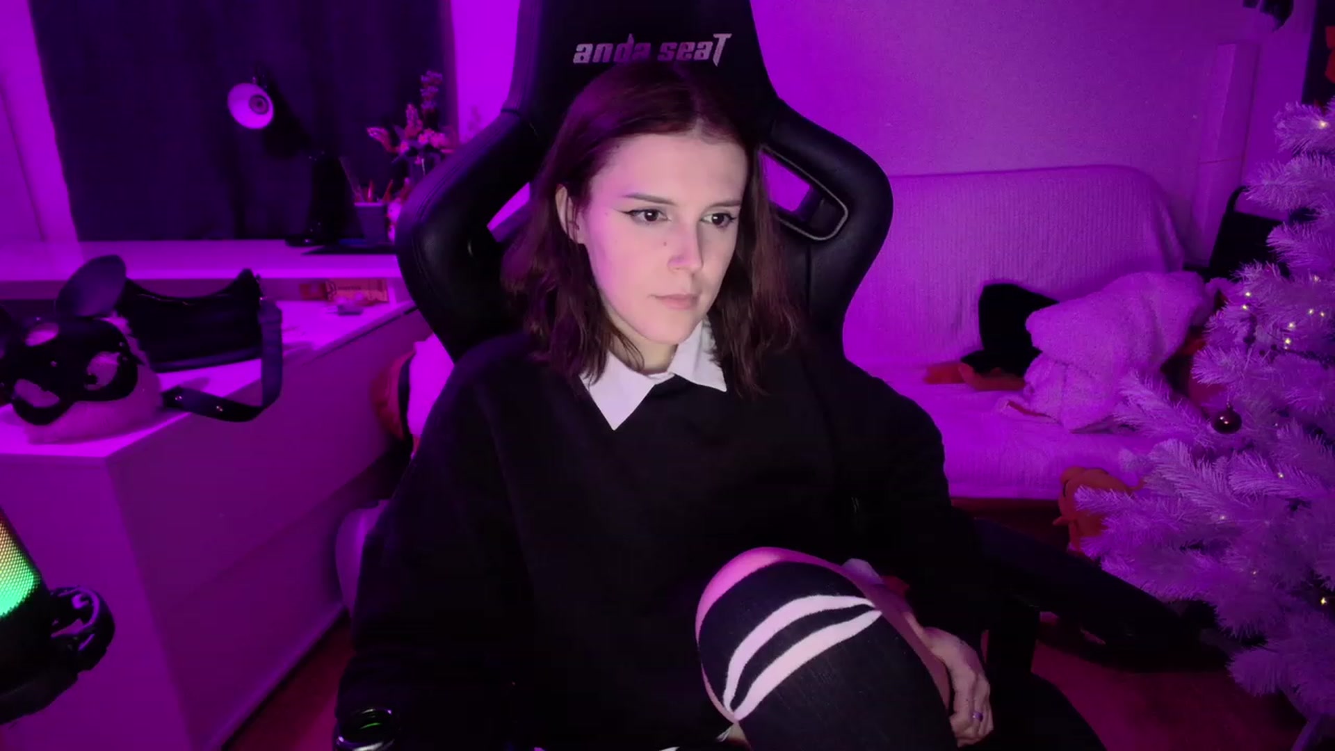 Gallery image thumbnail from crybabyKys's myfreecams stream on, 12/26/2023, 23:27 image 16 of 20