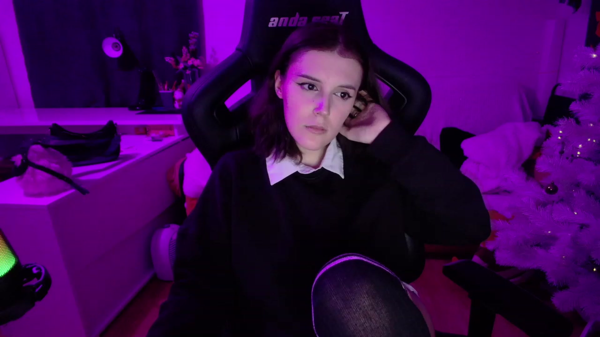 Gallery image thumbnail from crybabyKys's myfreecams stream on, 12/26/2023, 23:27 image 7 of 20