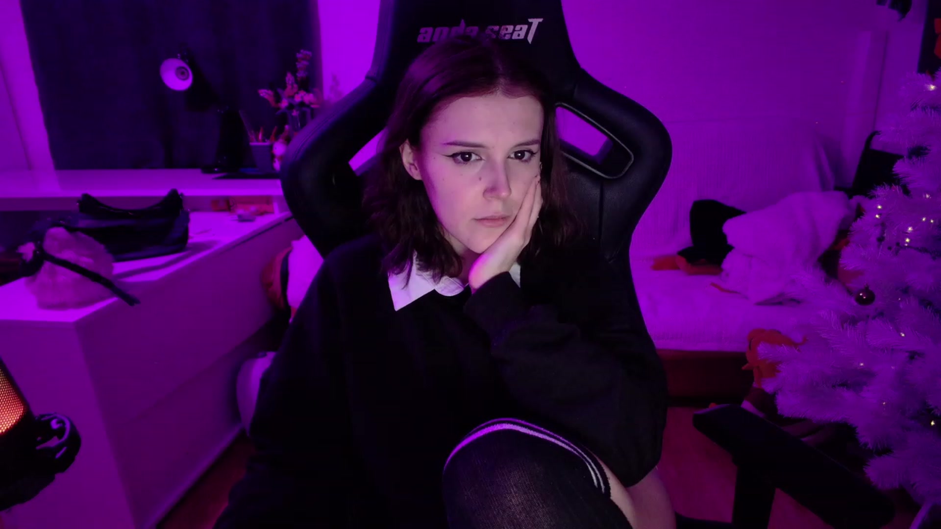 Gallery image thumbnail from crybabyKys's myfreecams stream on, 12/26/2023, 23:27 image 5 of 20