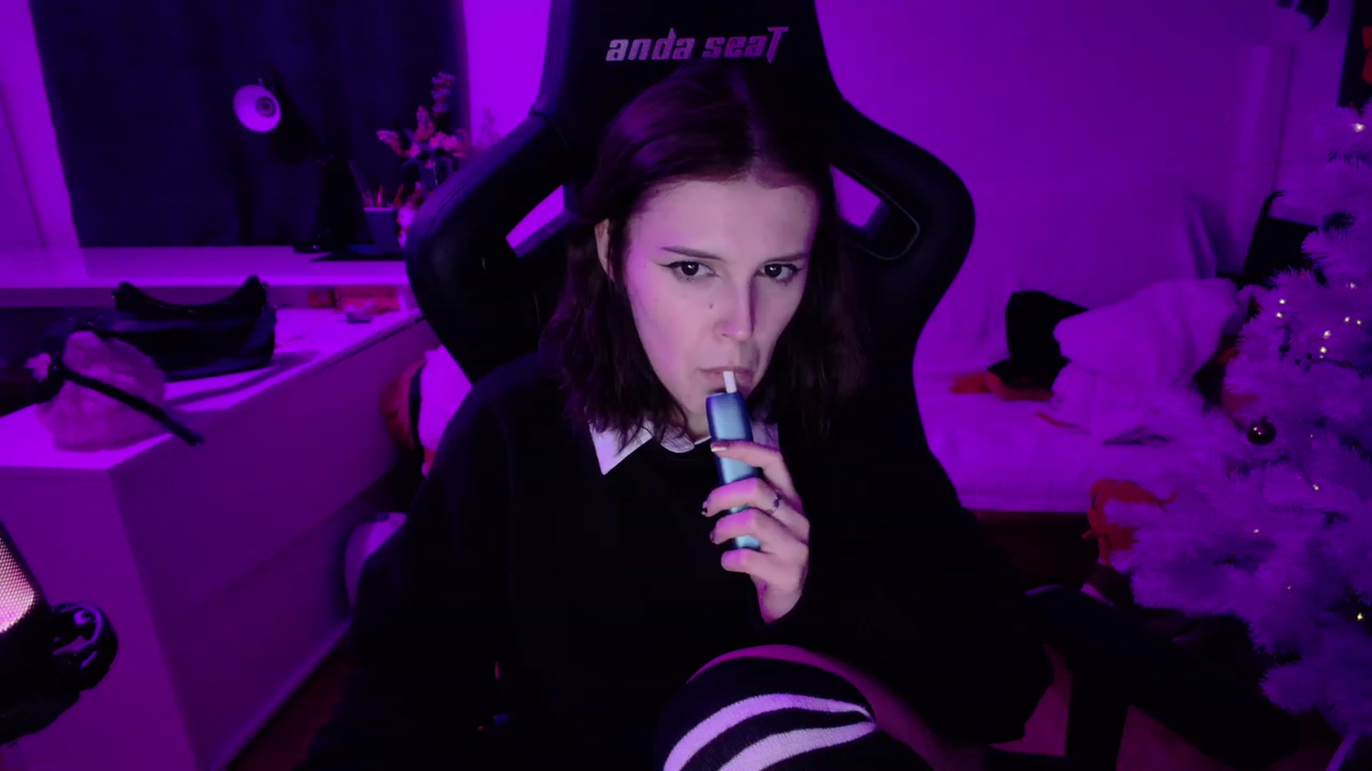 Gallery image thumbnail from crybabyKys's myfreecams stream on, 12/26/2023, 23:27 image 3 of 20