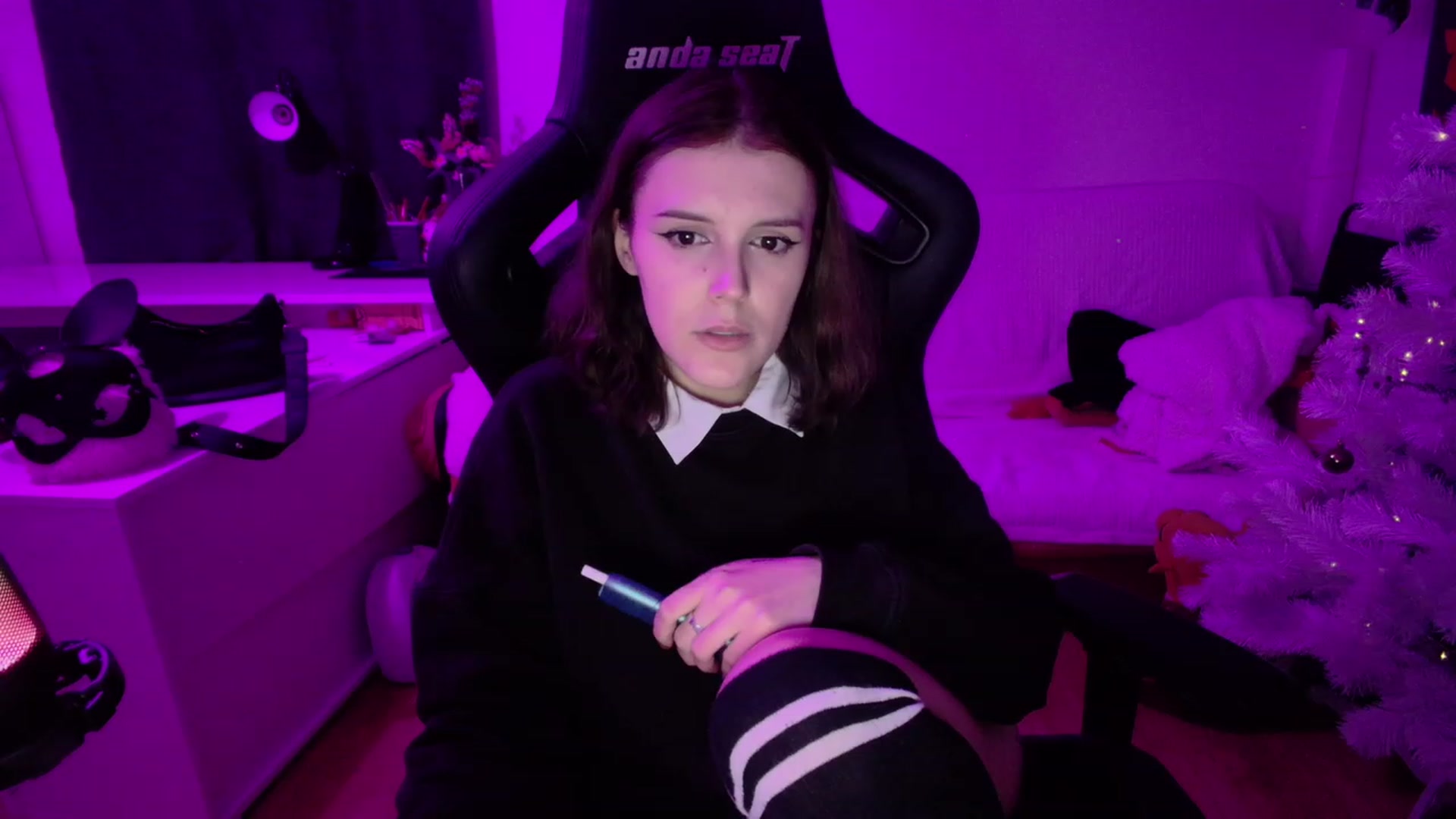 Gallery image thumbnail from crybabyKys's myfreecams stream on, 12/26/2023, 23:27 image 12 of 20