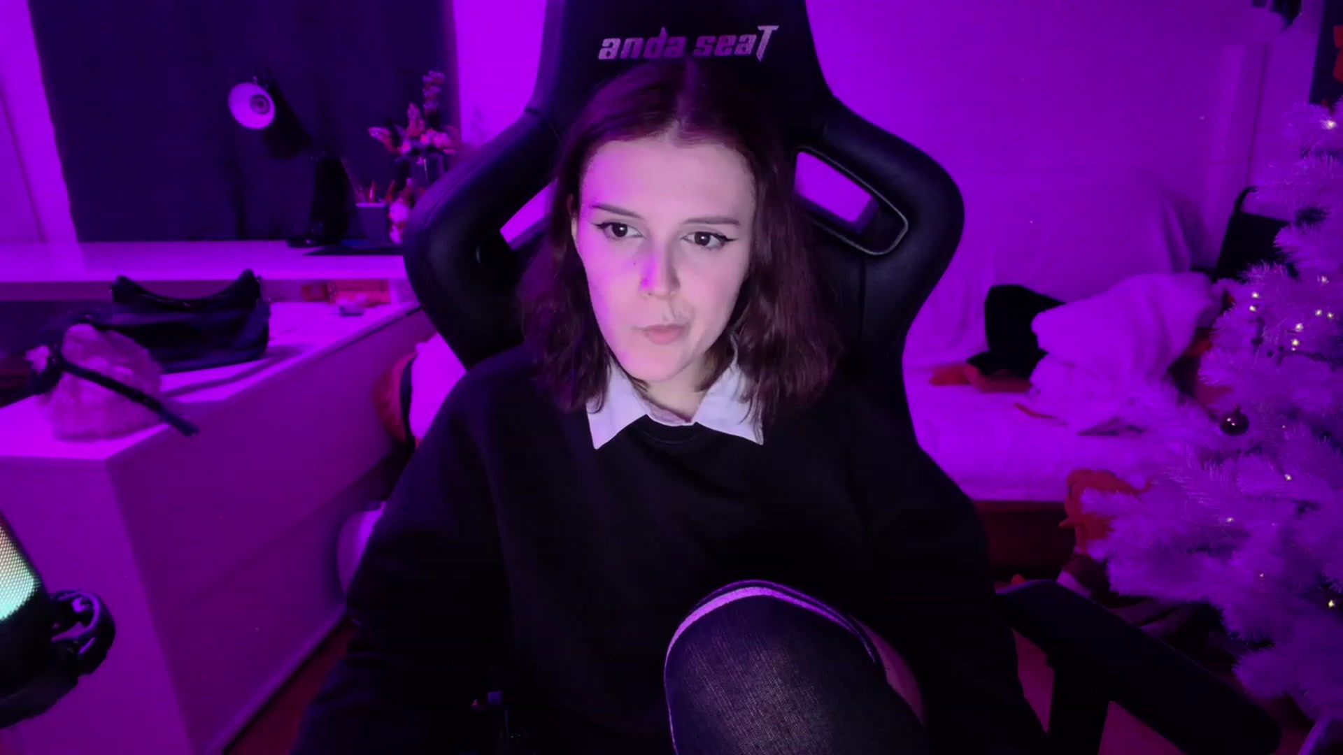 Gallery image thumbnail from crybabyKys's myfreecams stream on, 12/26/2023, 23:27 image 9 of 20