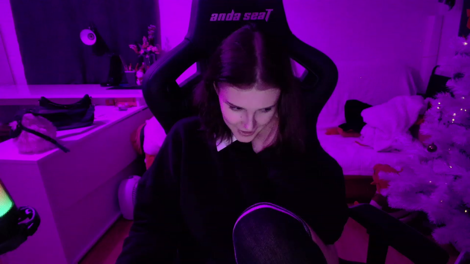 Gallery image thumbnail from crybabyKys's myfreecams stream on, 12/26/2023, 23:27 image 8 of 20