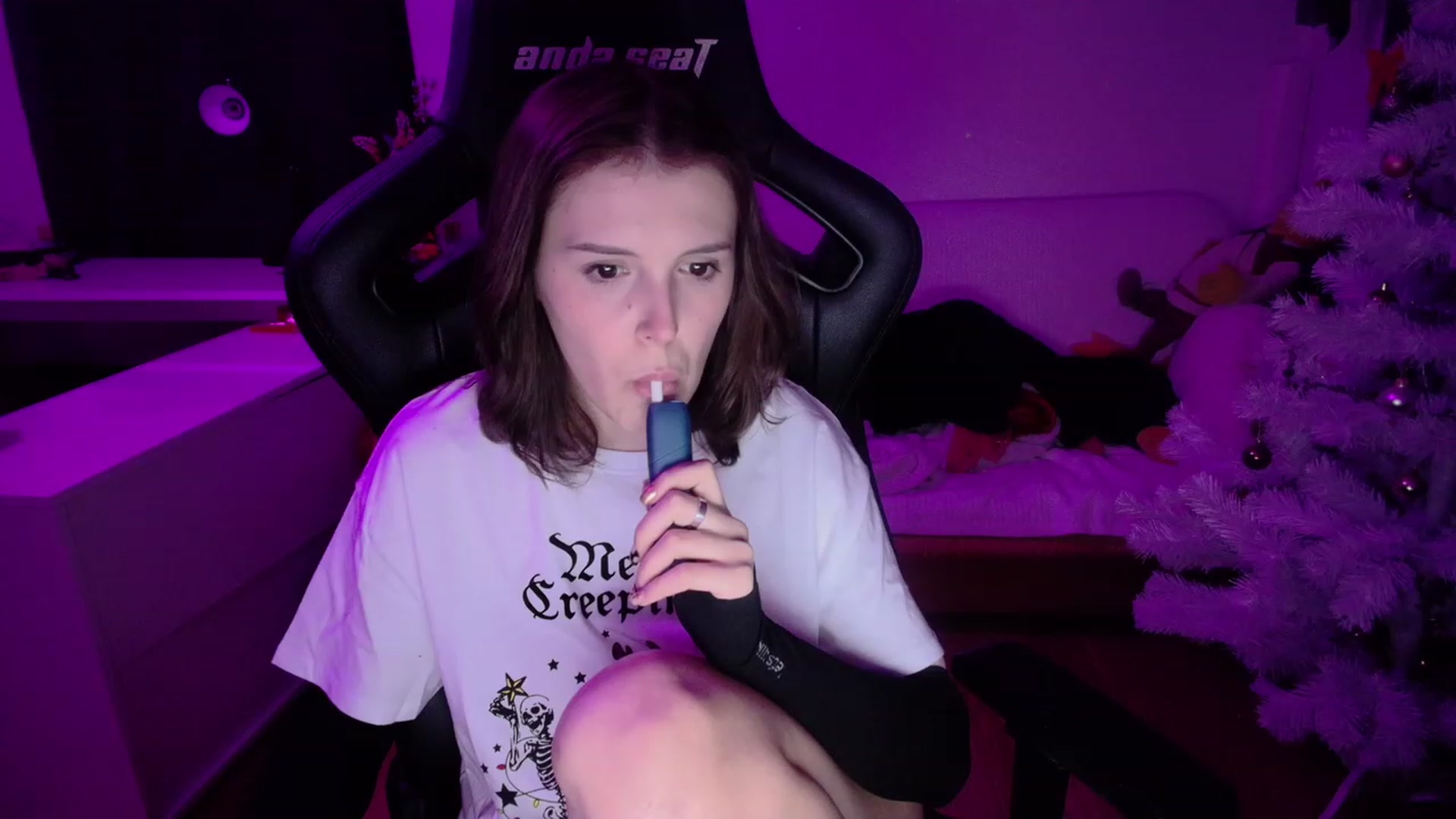Gallery image thumbnail from crybabyKys's myfreecams stream on, 12/28/2023, 21:33 image 20 of 20