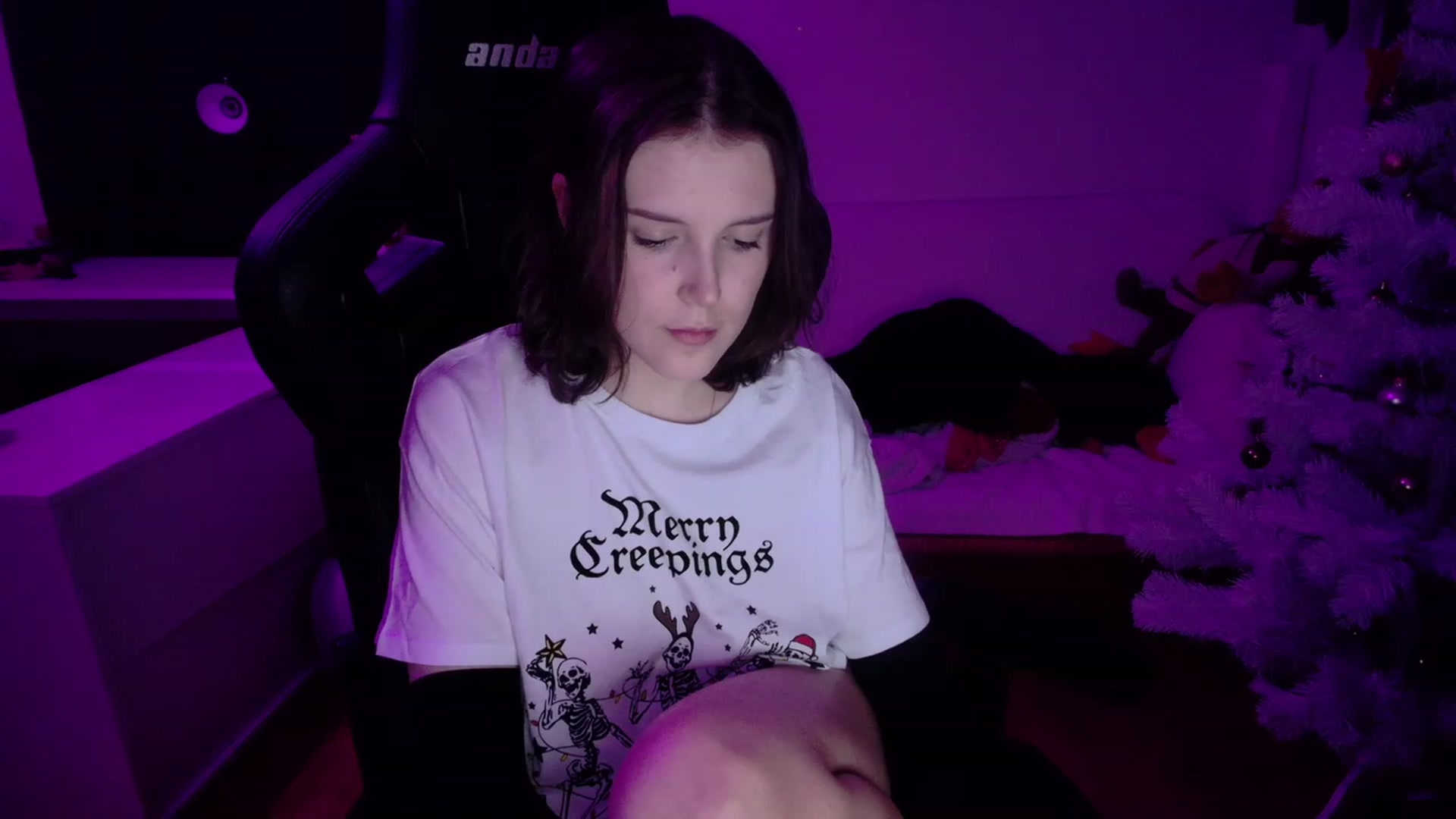 Gallery image thumbnail from crybabyKys's myfreecams stream on, 12/28/2023, 21:33 image 2 of 20