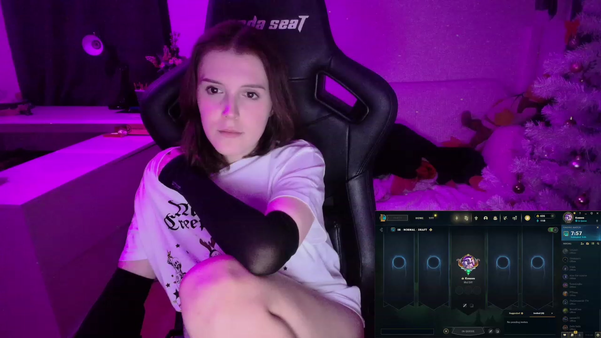 Gallery image thumbnail from crybabyKys's myfreecams stream on, 12/28/2023, 21:33 image 8 of 20