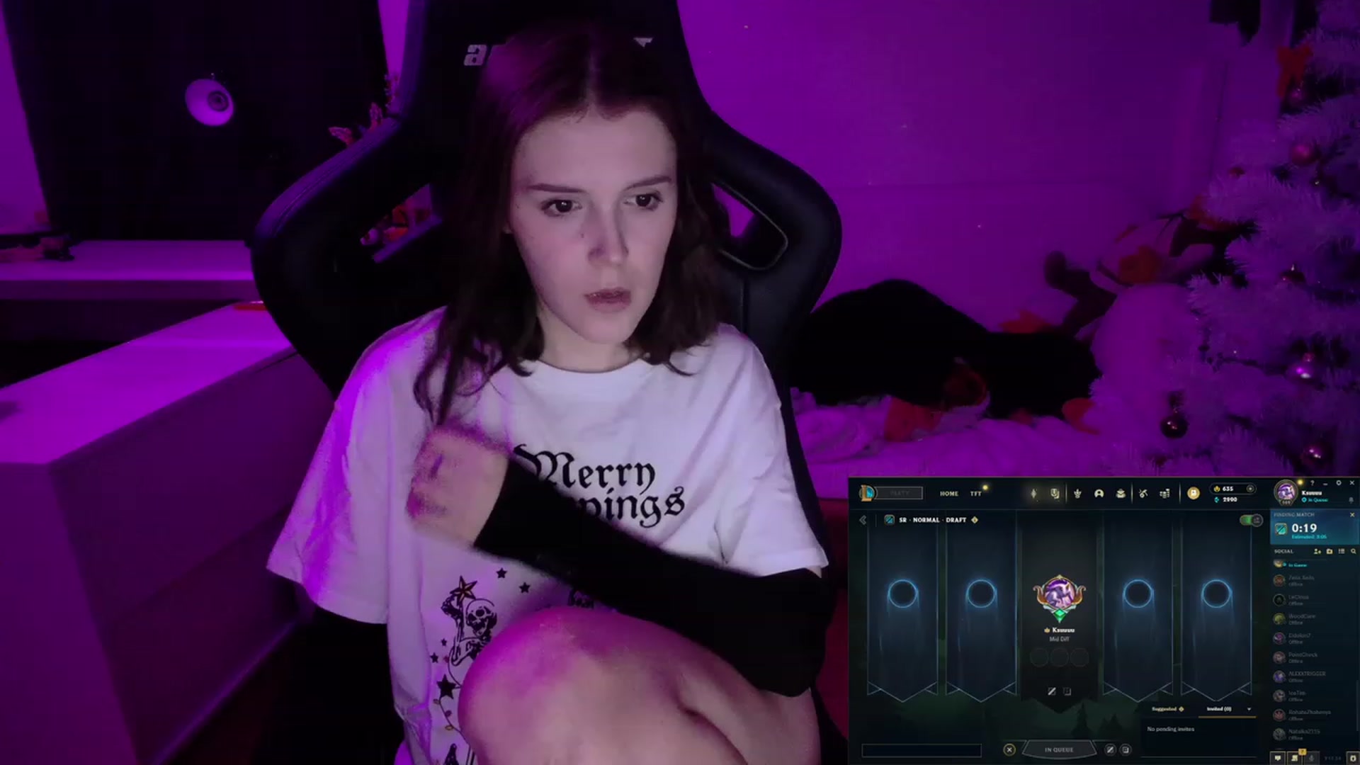 Gallery image thumbnail from crybabyKys's myfreecams stream on, 12/28/2023, 21:33 image 6 of 20