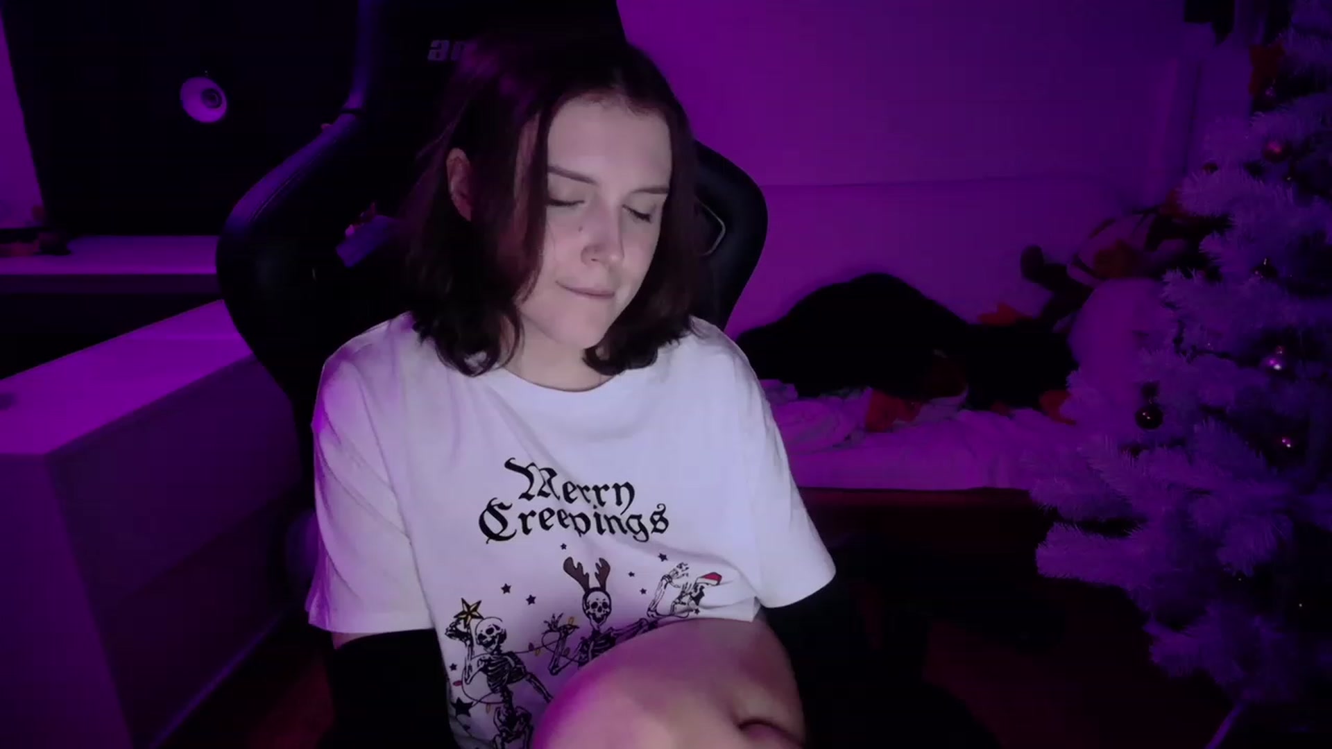 Gallery image thumbnail from crybabyKys's myfreecams stream on, 12/28/2023, 21:33 image 3 of 20